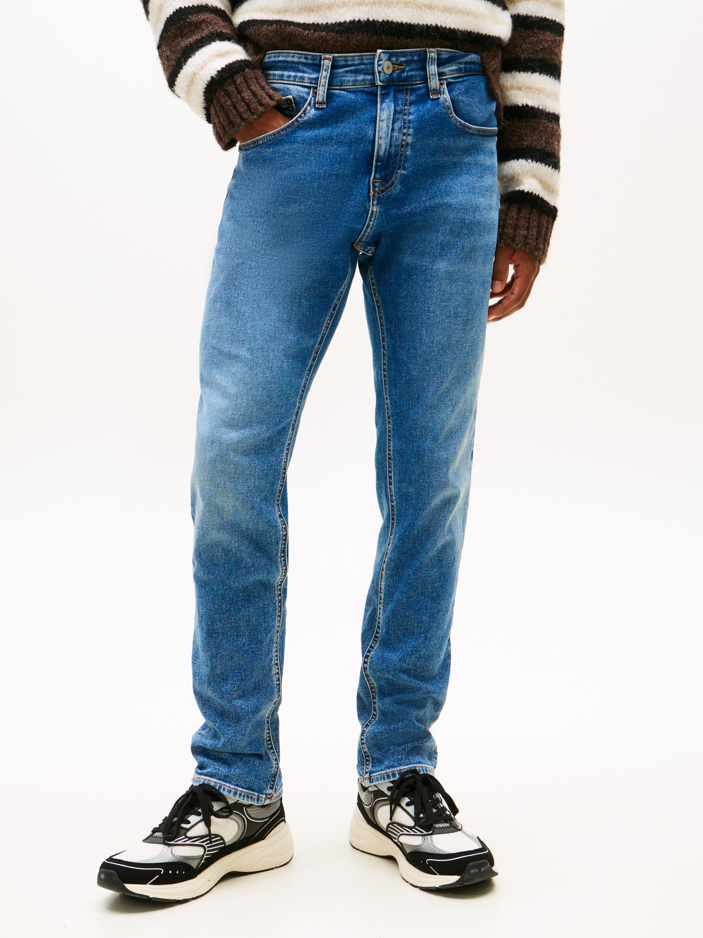 Tommy Jeans Gerade Jeans "Scanton Slim", Mit Markenlabel aus Leder hinten günstig online kaufen