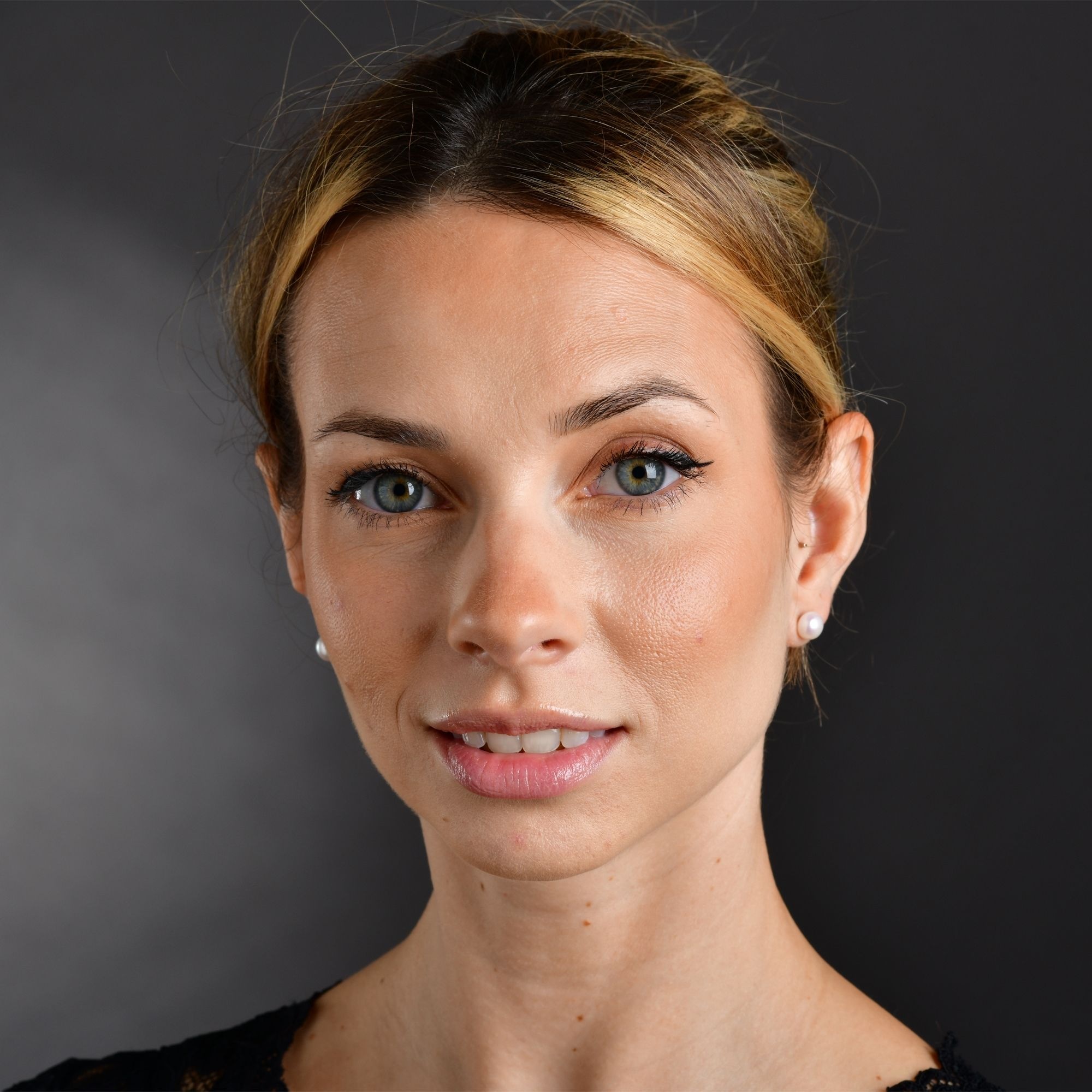 Adelia´s Paar Ohrhänger »Damen Ohrringe – Ohrstecker aus 925 Silber mit Süßwasserperle« Perfekt zum Verschenken an besondere Menschen