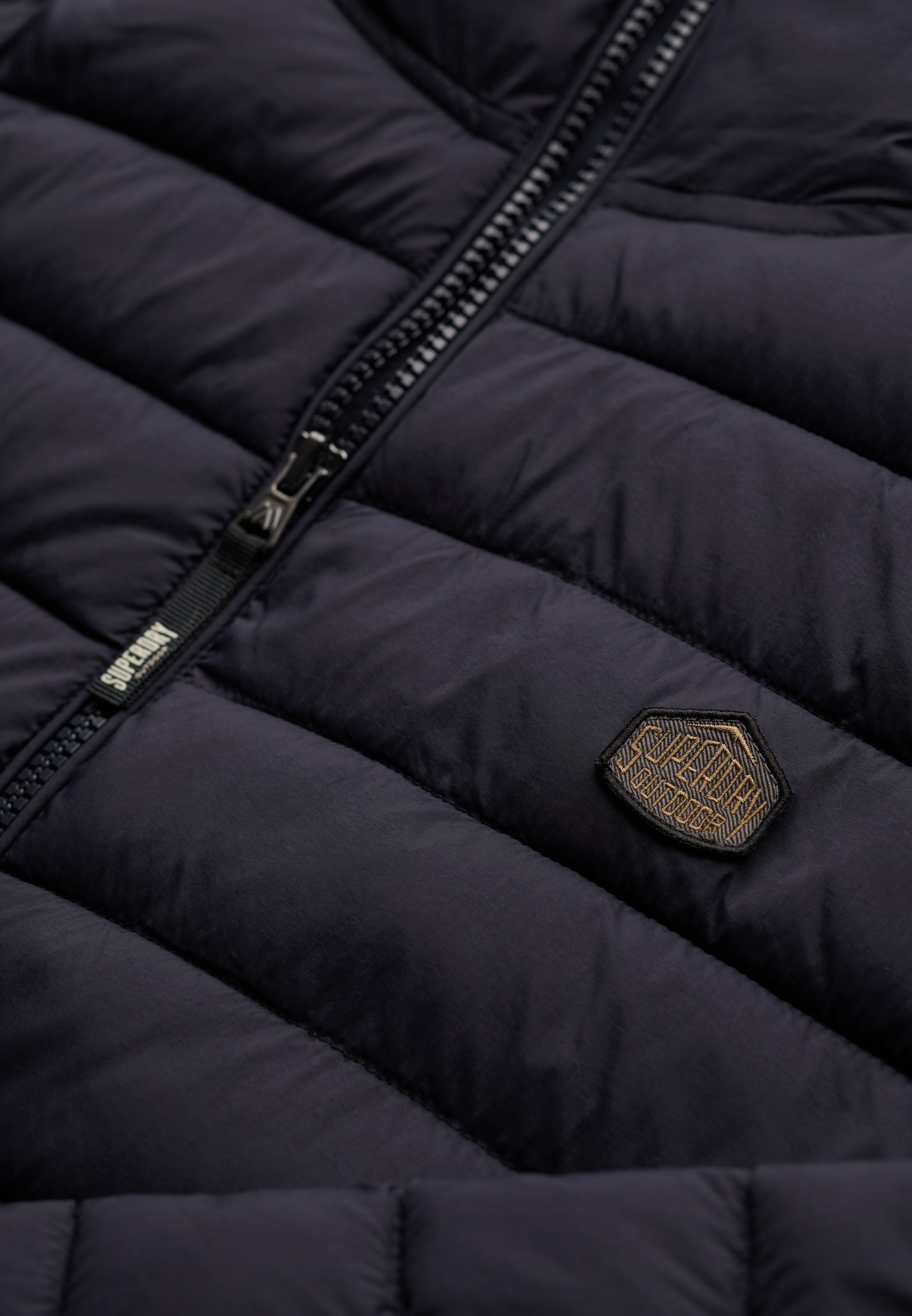 Superdry Steppjacke »Hooded Fuji Lite Jacket« mit Kapuze slim fit Form, mit Kapuze