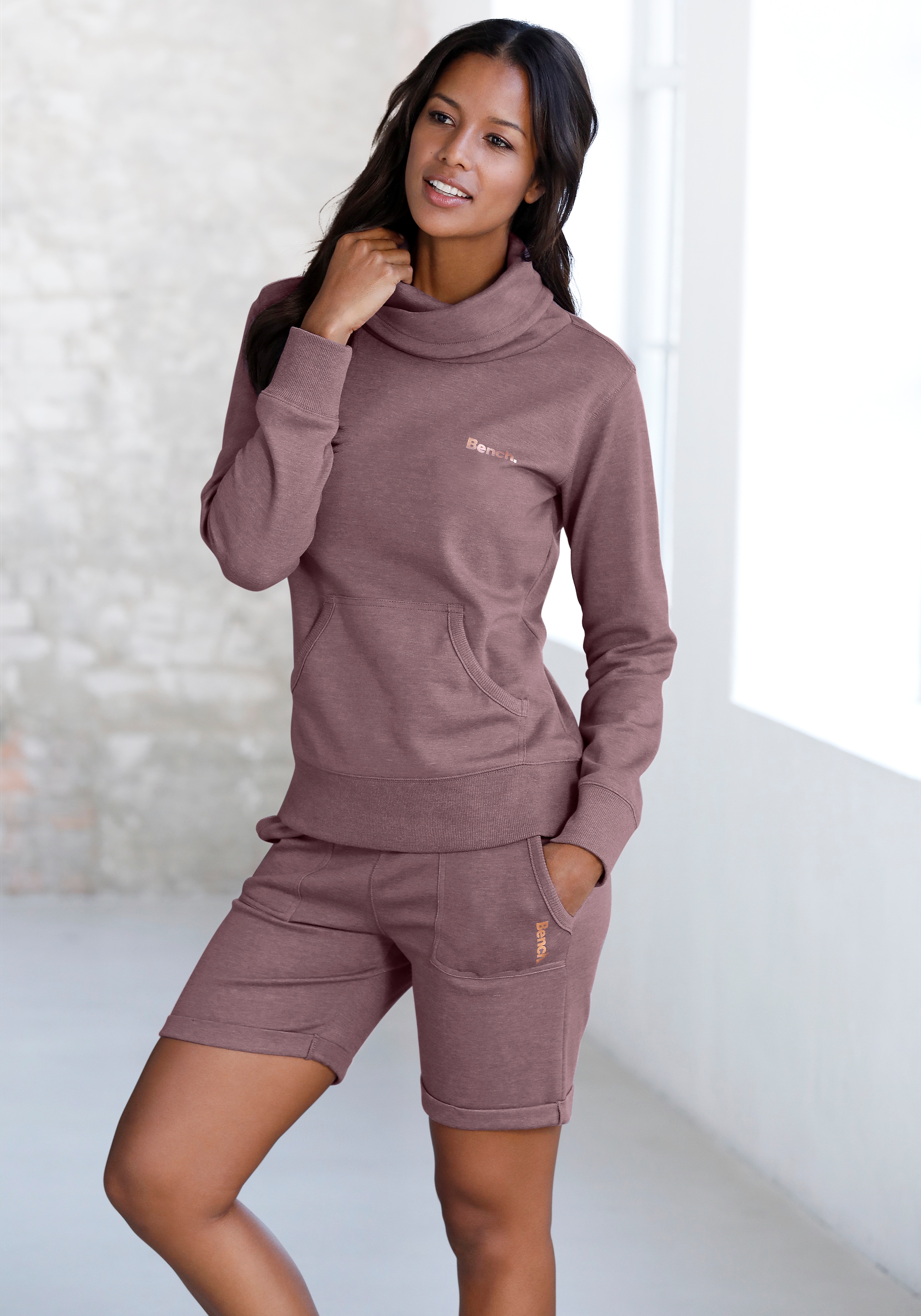 Bench. Loungewear Longsweatshirt , mit Stehkragen in Layeroptik und Kängurutasche, Loungewear
