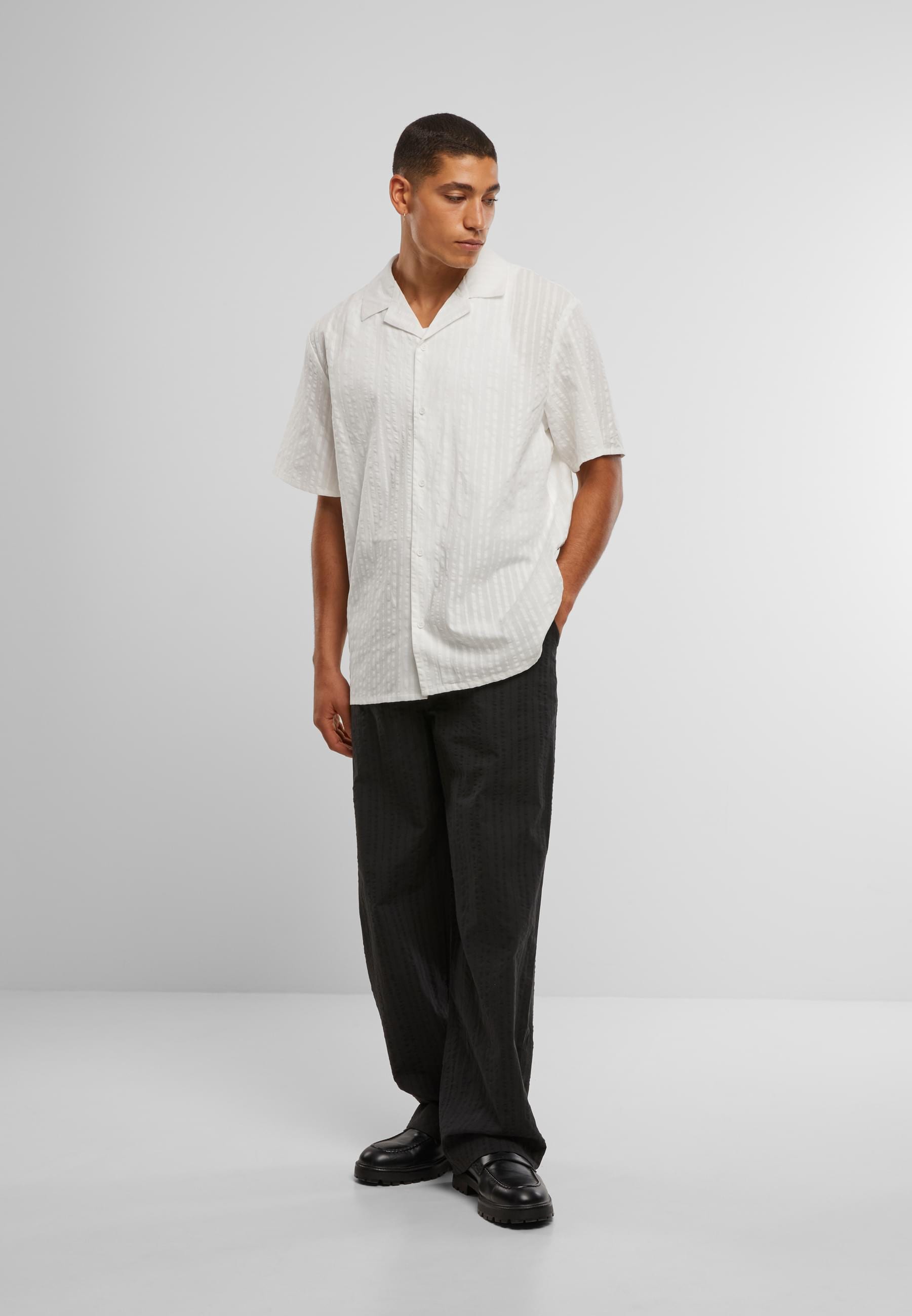 URBAN CLASSICS Langarmhemd »Urban Classics Seersucker Resort Shirt«, (1 tlg.)