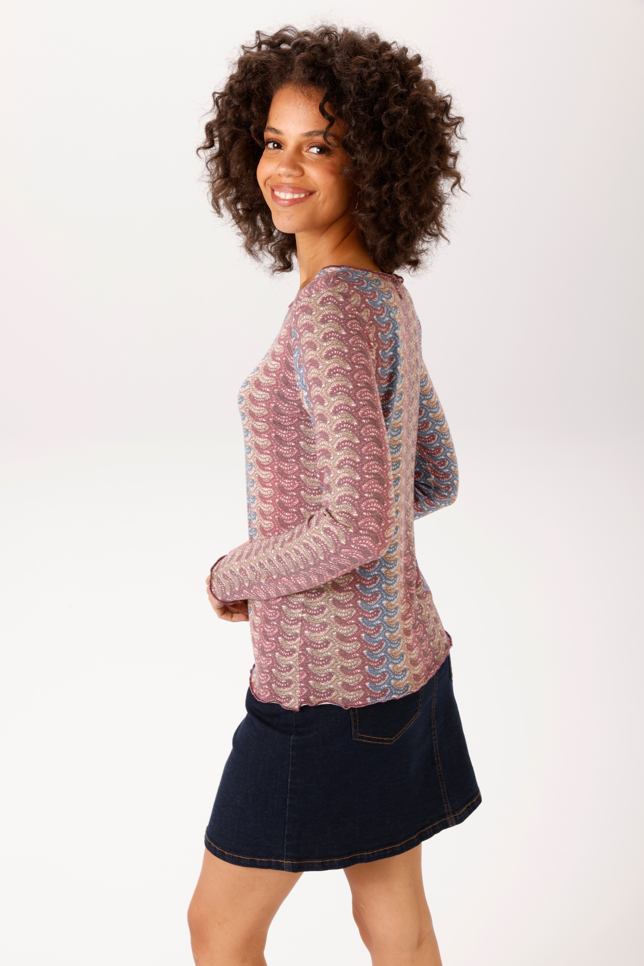 Aniston CASUAL Langarmshirt mit farbenfrohem, grafischen Muster im Streifen-Look - NEUE KOLLEKTION