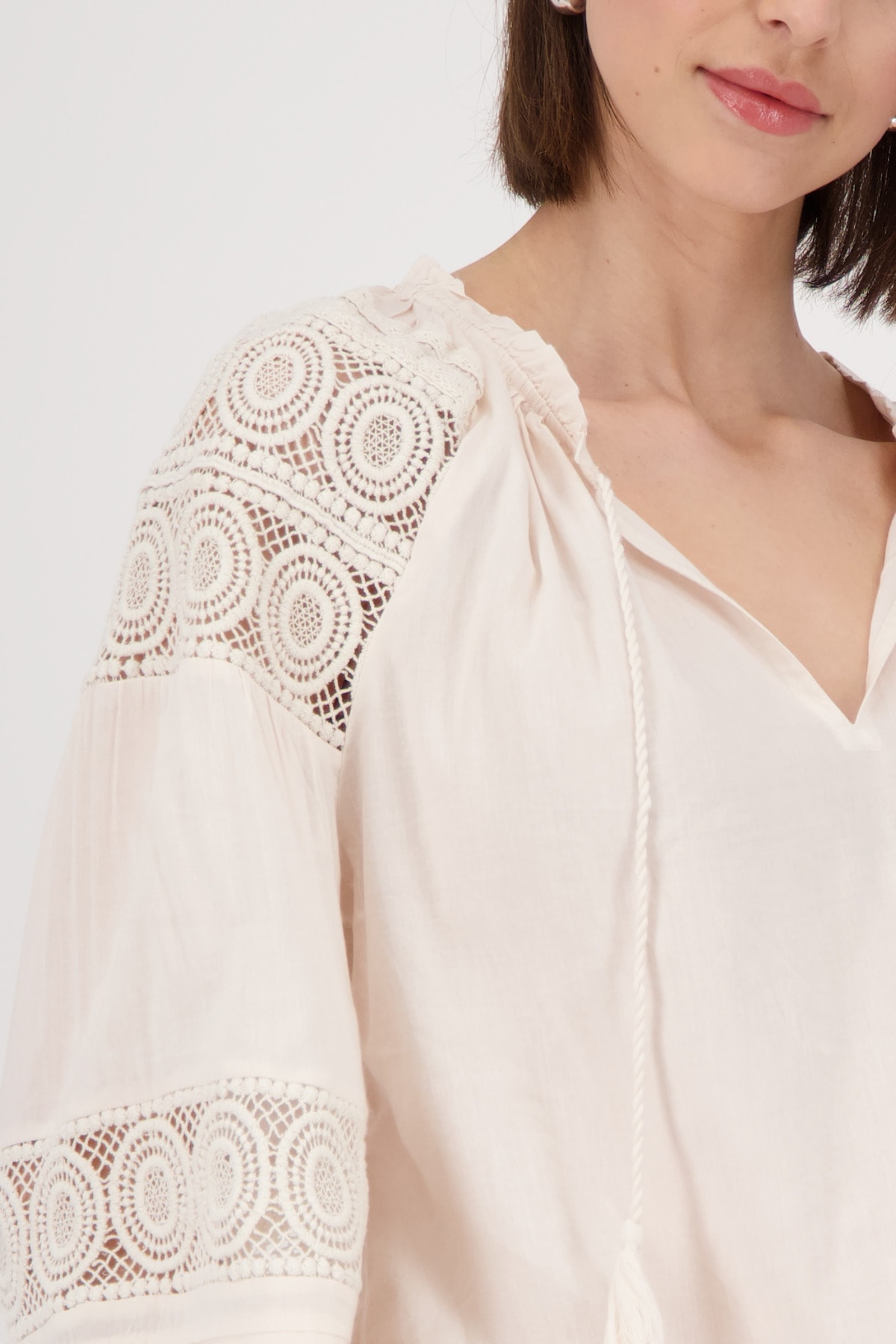 Monari Langarmbluse »Bluse Spitzeneinsatz«, Mit Rundhalsausschnitt