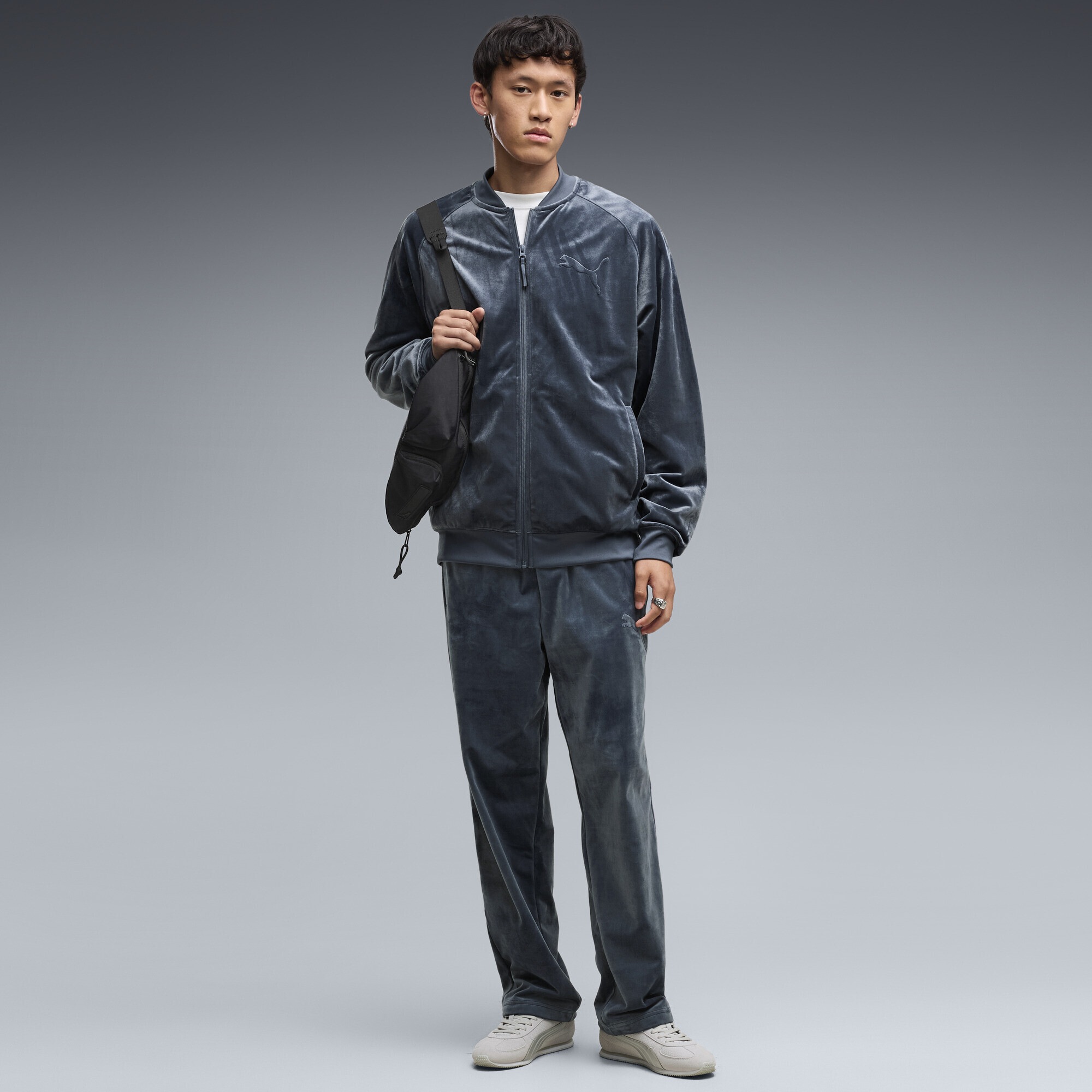 PUMA Trainingsjacke »Essentials Elevated Relaxed Velour Trainingsjacke Herren«