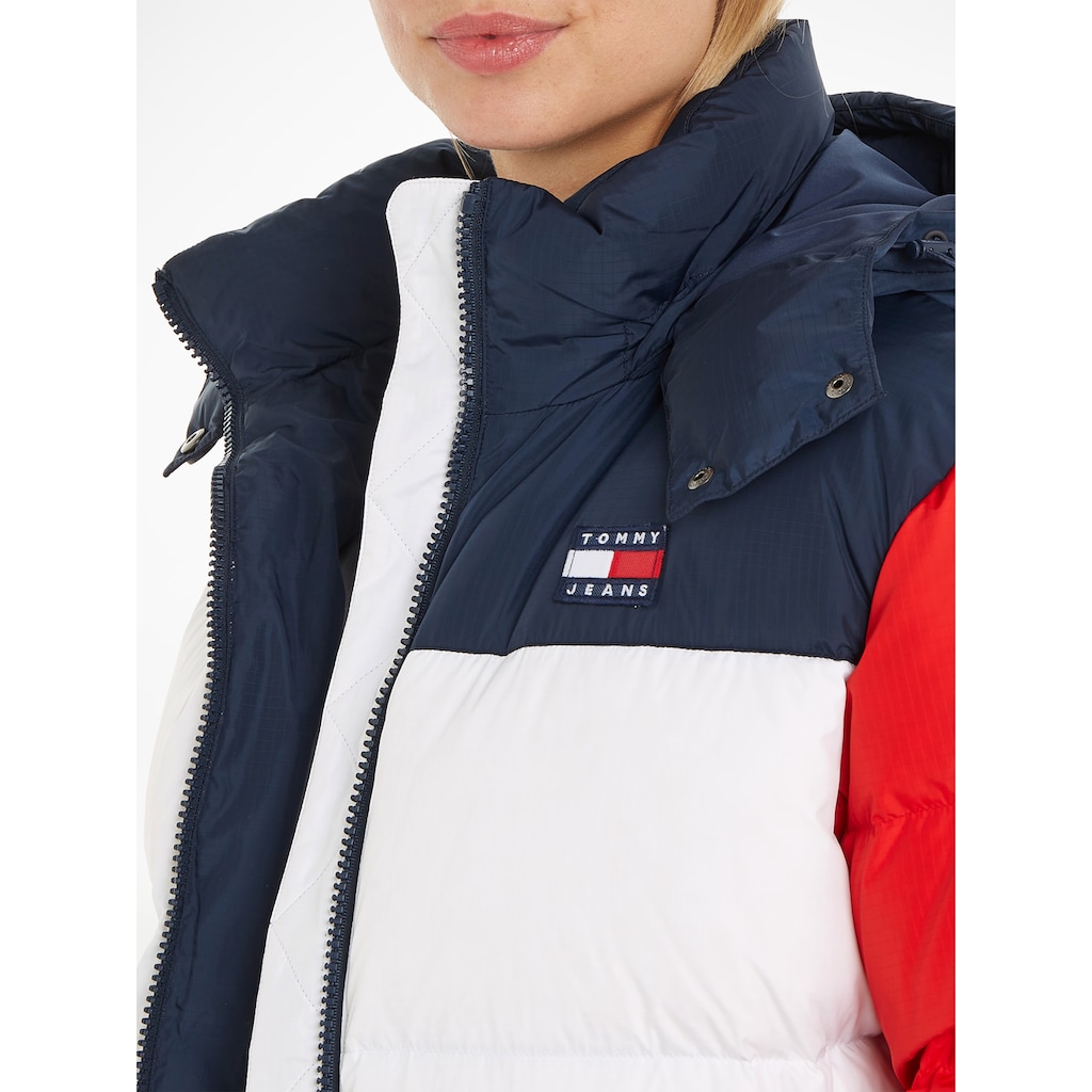 Tommy Jeans Steppjacke »TJW CBLK ALASKA PUFFER«, mit Kapuze, im modischem Colorblocking, mit Kapuze