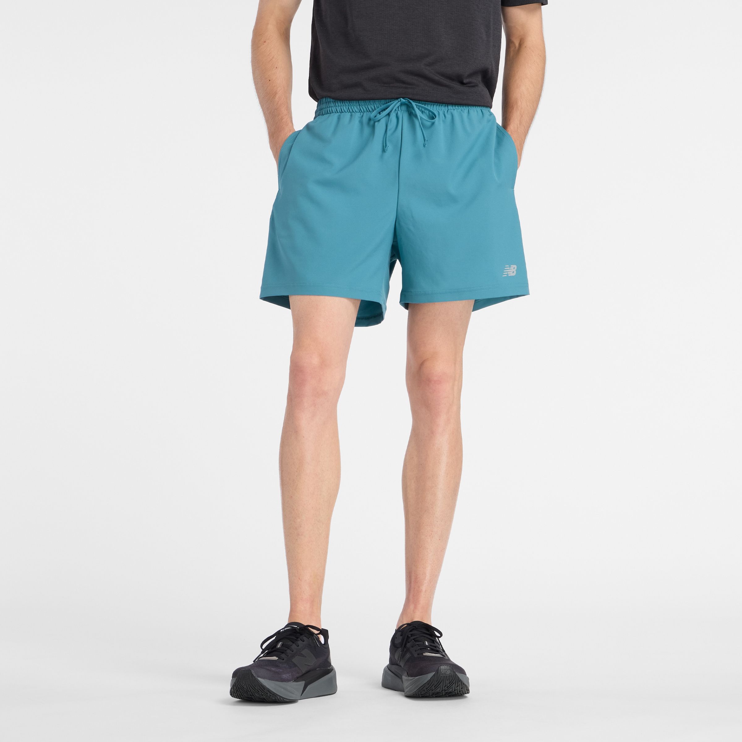 New Balance Laufshorts "SPORT ESSENTIAL SHORT 5" für Laufen und Fitness, in sportlichem Stil, feuchtigkeitsabweisend