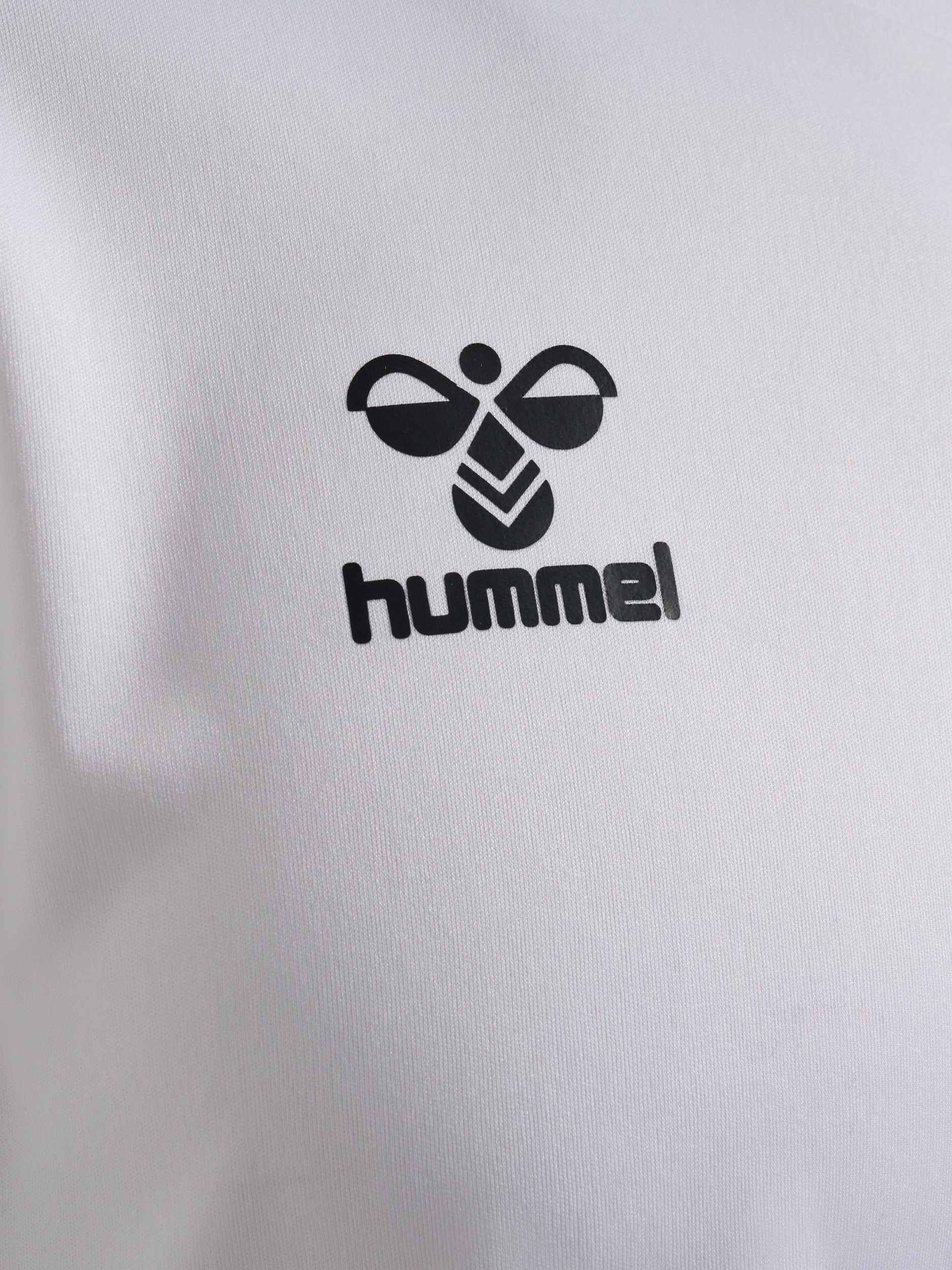 hummel Trainingsshirt »HMLESSENTIAL JERSEY S/S« Kurzarm-Design, mit Rundhalsausschnitt, in Trikot-Qualität