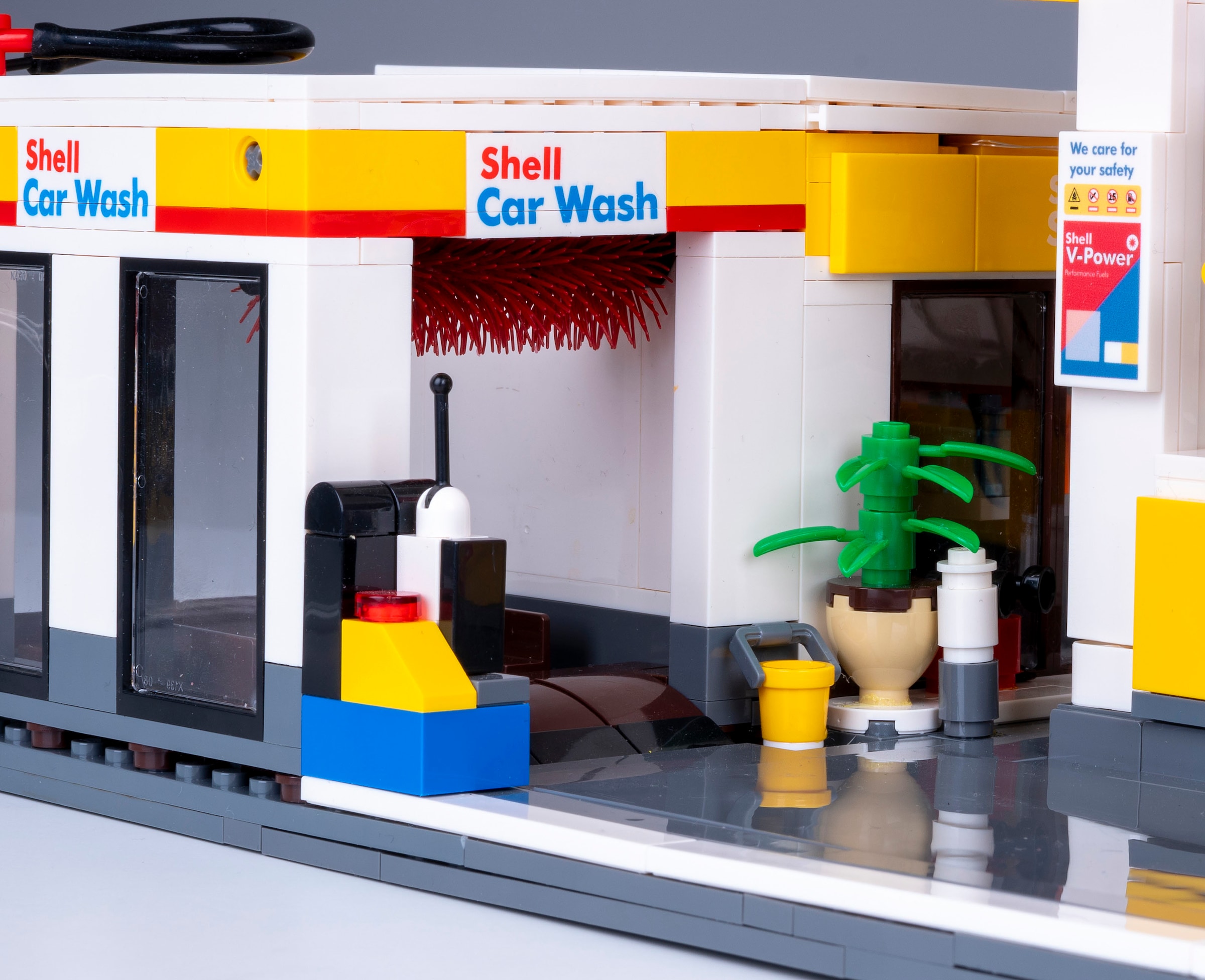 Jamara Konstruktions-Spielset »CaDA, Shell Tankstelle mit Shop und Waschanlage Bricks«, (1309 St.), mit LED Licht