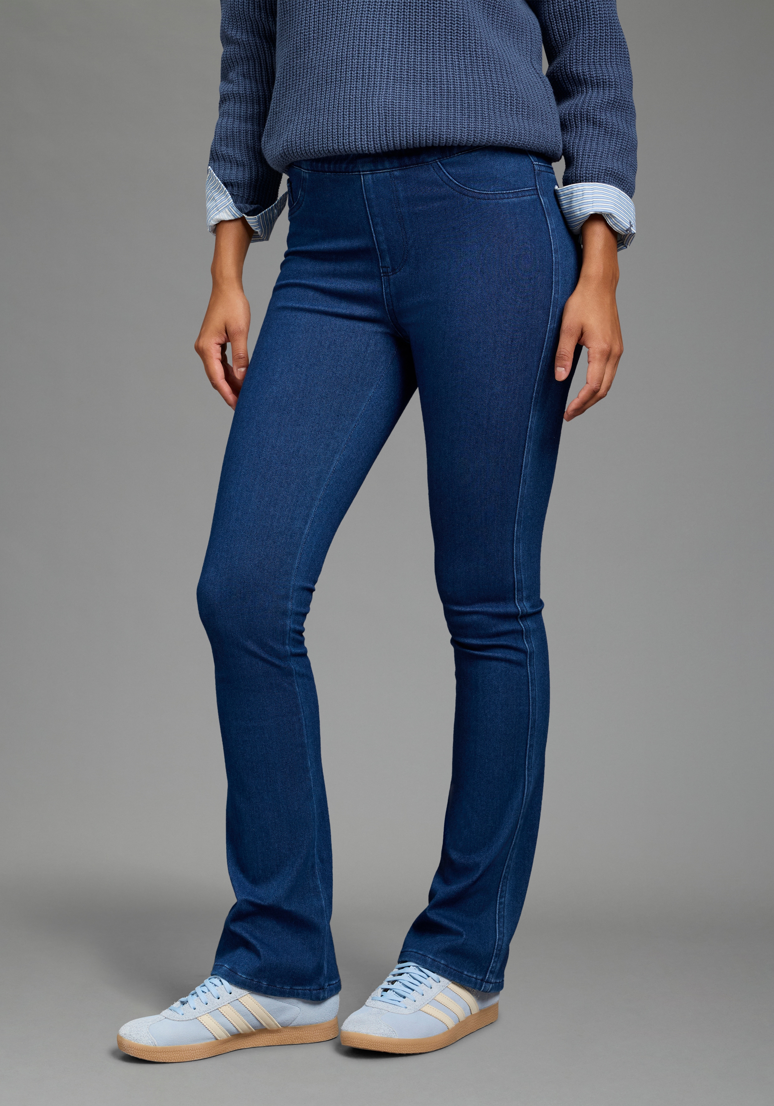 Arizona Jeansjeggings "im 4 Way Stretch, Quer- und Längselastisch, Bootcut" sehr schmale Passform, Bootcut-Beinform, normale Leibhöhe