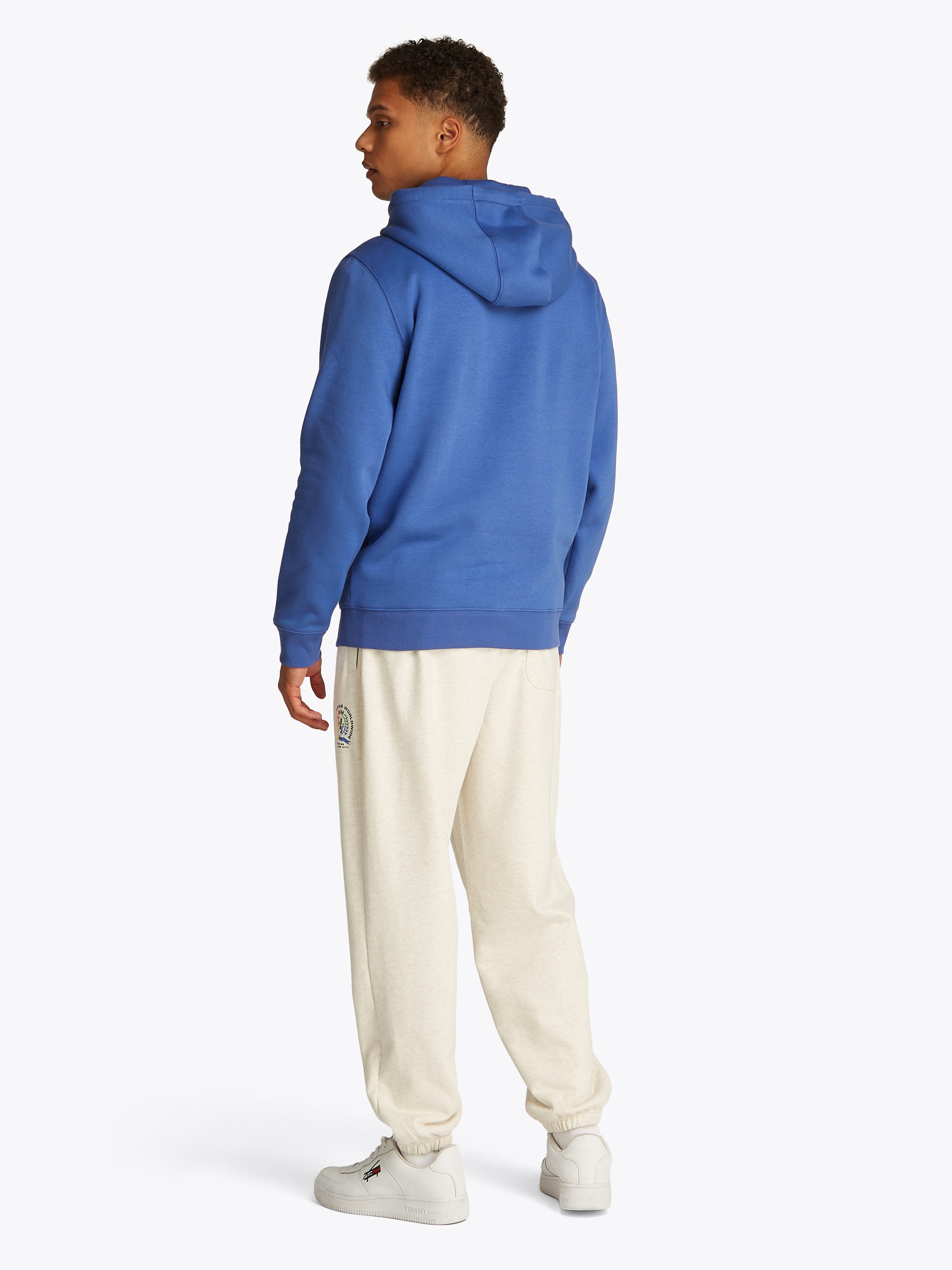 Tommy Jeans Sweatshirt »TJM REG S FLAG HOODIE«, mit bestickten Markenlogo auf Brusthöhe