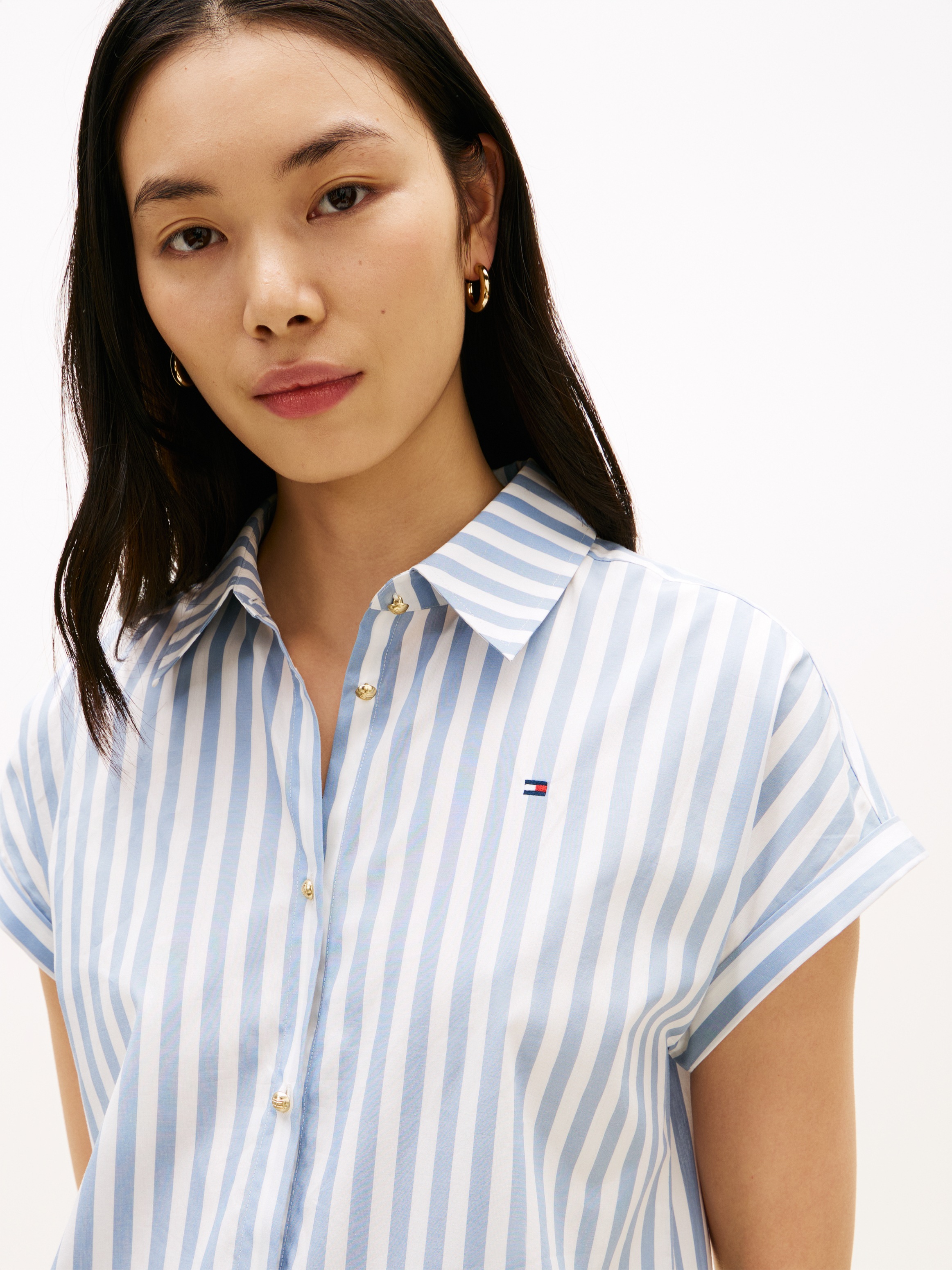 Tommy Hilfiger Shirtkleid "POPLIN PLEATED SHORT SS DRESS" mit Logo-Stickere günstig online kaufen