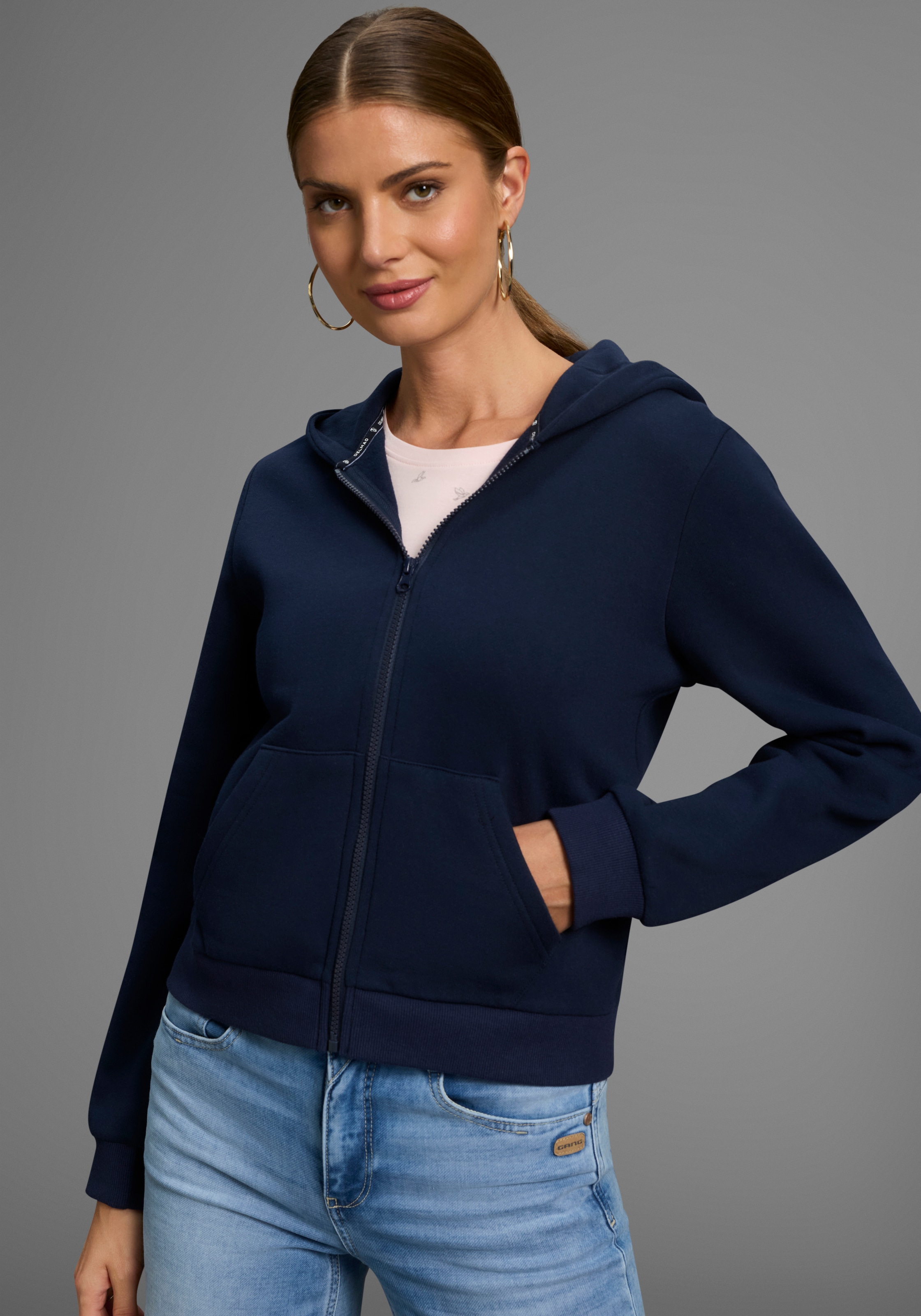 DELMAO Kapuzensweatjacke, mit Reißverschluss, Kapuze & Kängurutasche günstig online kaufen