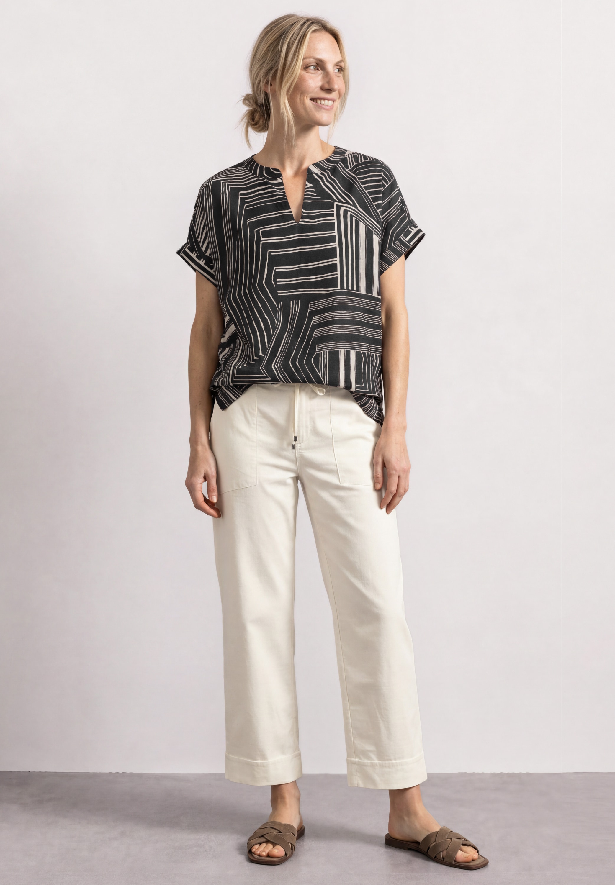 STREET ONE Kurzarmshirt Sommerbluse im Tunika-Look und mit grafischem Muster