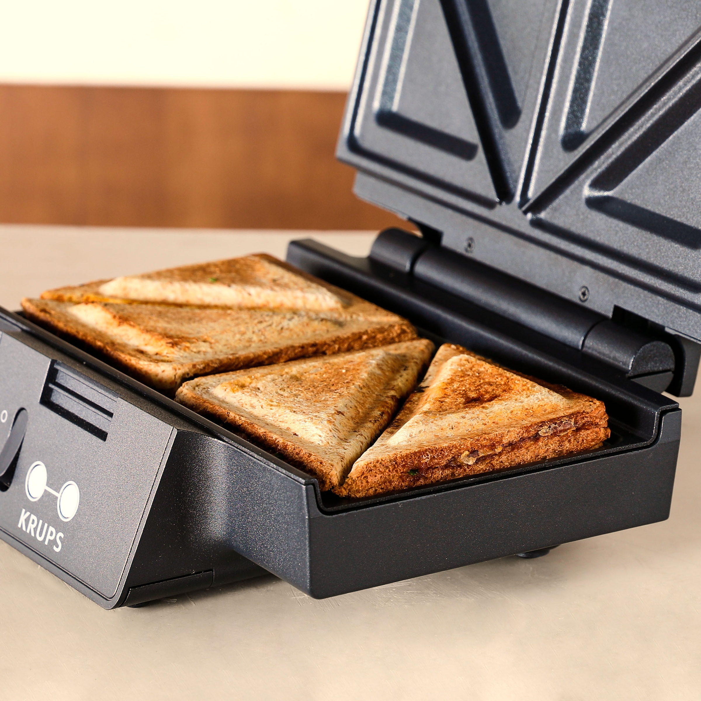 Krups Sandwichmaker »FDK461 Iconic Dreiecksform«, 850 W, keramikbeschichtete Antihaftplatten, kratzfest