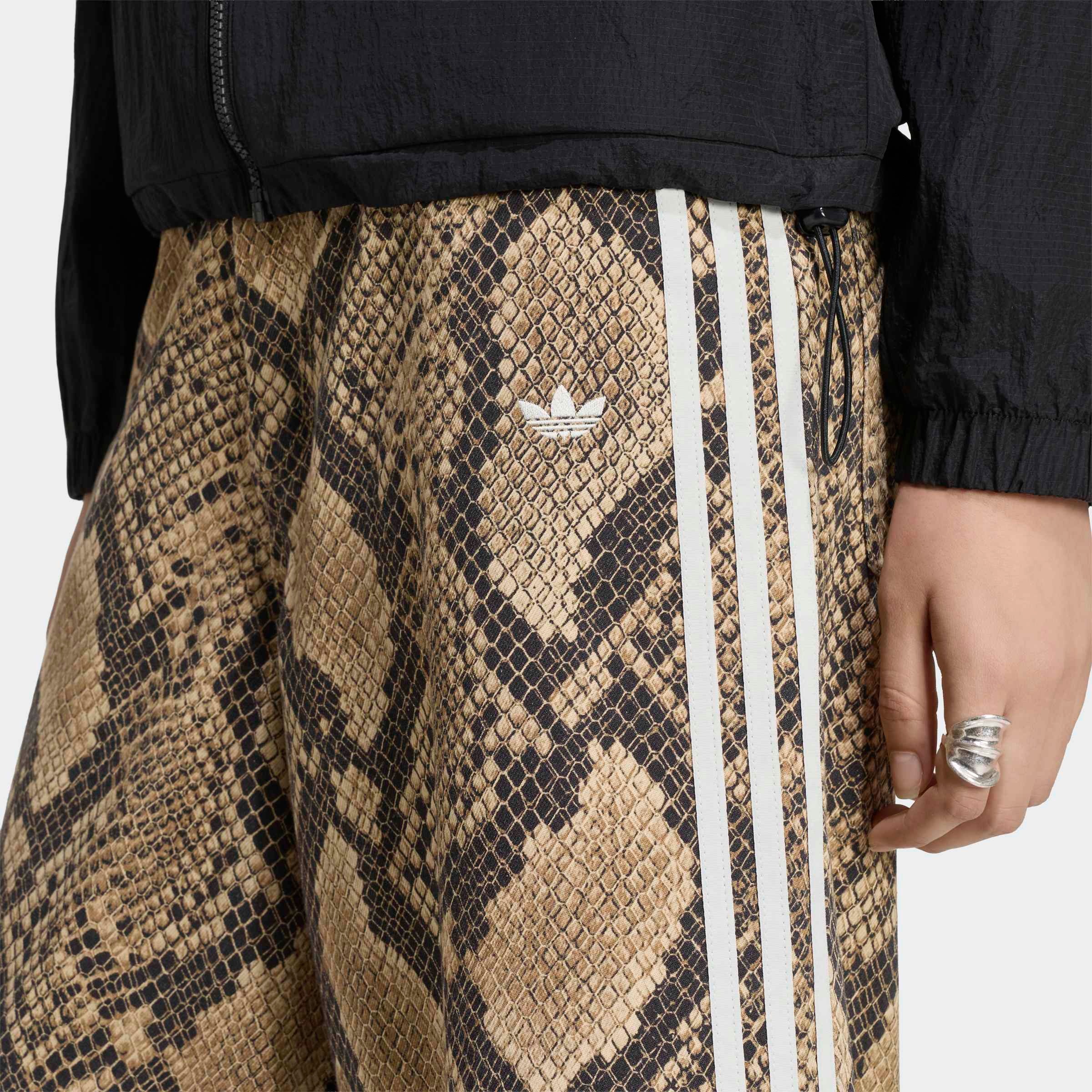 adidas Originals Shorts », DENIM, SCHLANGENPRINT«