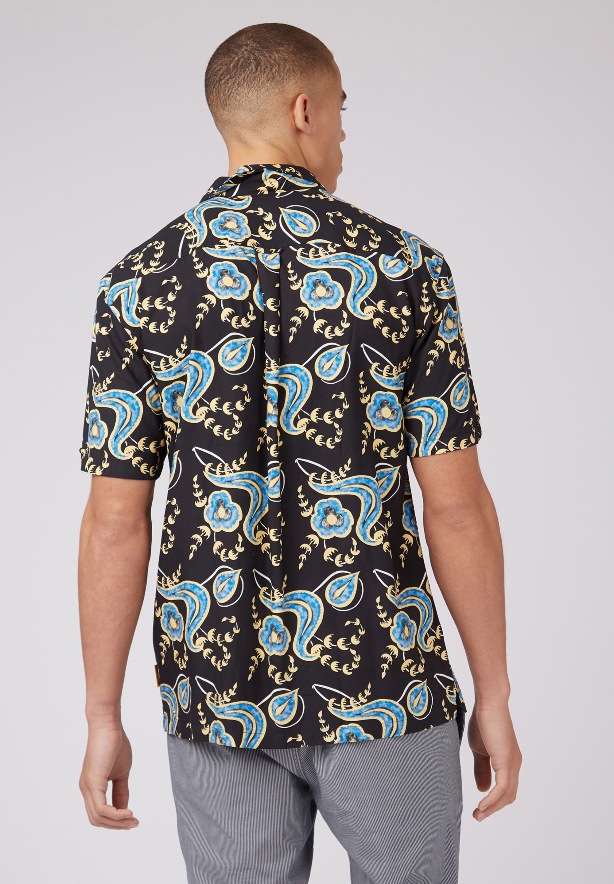 Ben Sherman Kurzarmhemd »Block Floral Print Shirt«, Branded Flag Label