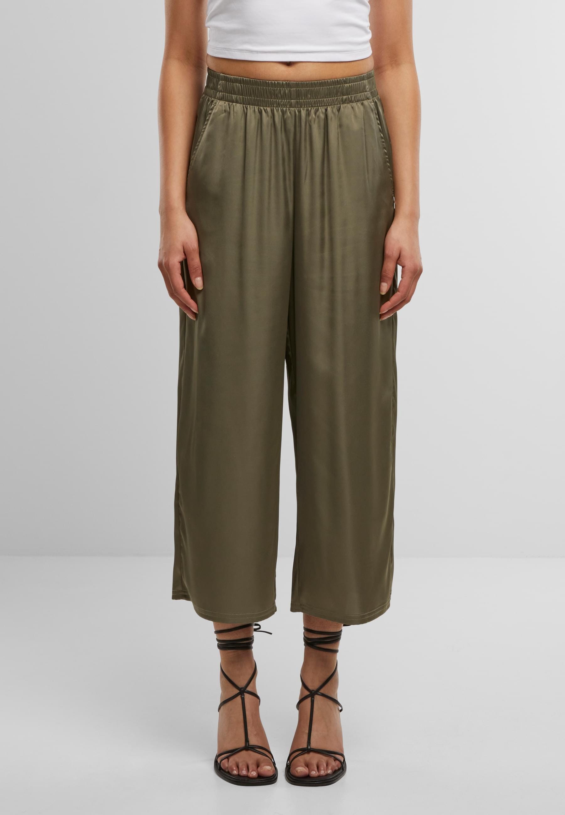 URBAN CLASSICS Stoffhose »Urban Classics Ladies Satin Wide Leg Culotte«, (1 tlg.)