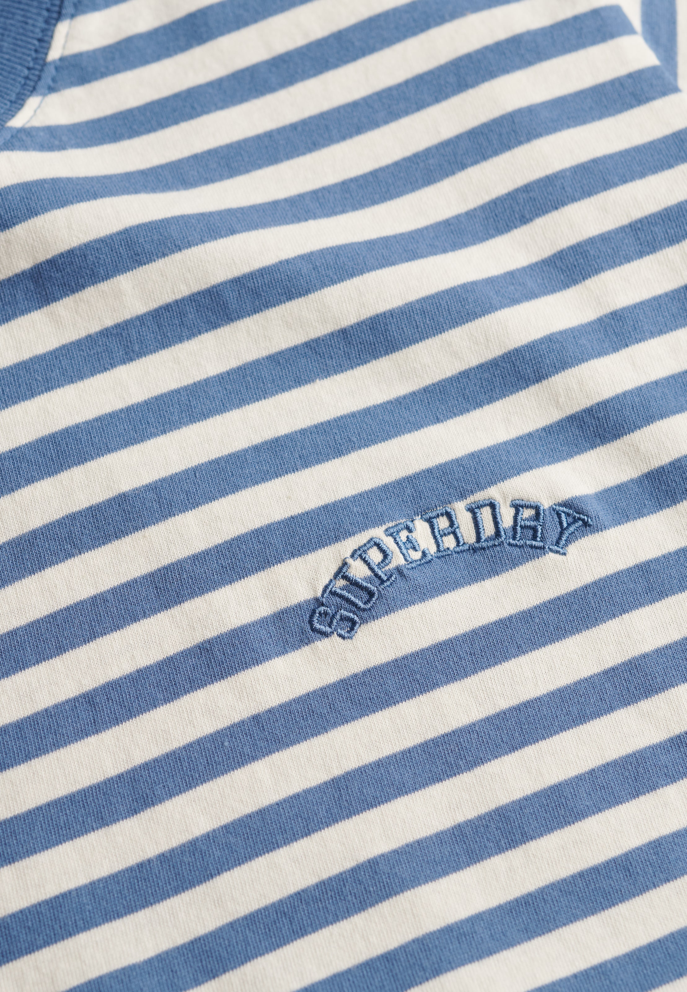 Superdry T-Shirt »ESSENTIAL LOGO STR FITTED TEE«
