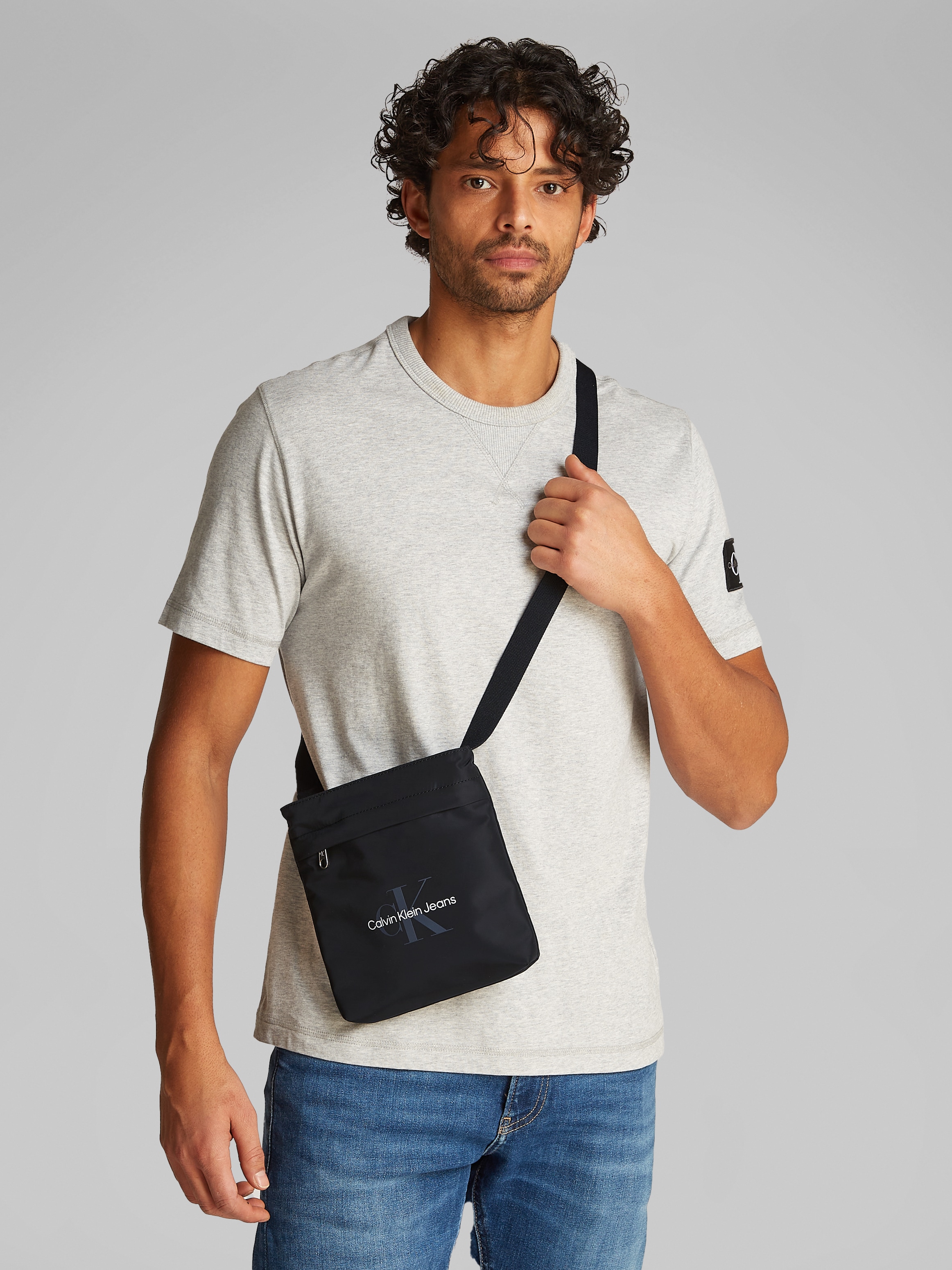 Calvin Klein Jeans Messenger Bag "SPORT ESSENTIALS FLATPACK 18", Herren Umh günstig online kaufen