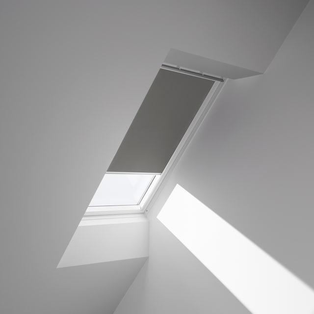 VELUX Verdunklungsrollo »DKL C04 0705SWL«, verdunkelnd, Verdunkelung, in  Führungsschienen, grau auf Rechnung | BAUR