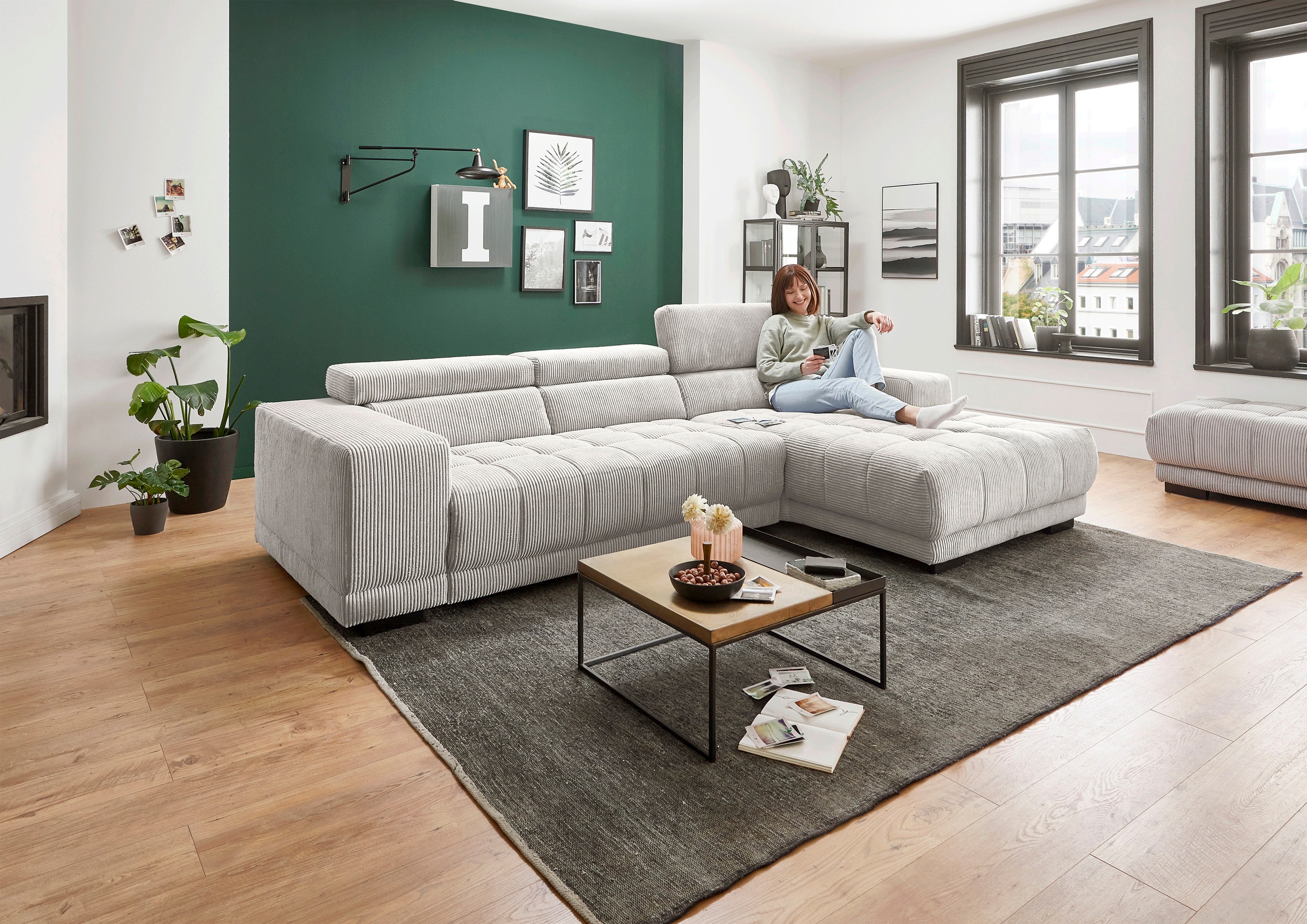 Die PlanBar Ecksofa »MP-IN15053 L-Form schmaler Schenkel«, mit Kopfteilverstellung, wahlweise mit manueller Vorziehbank
