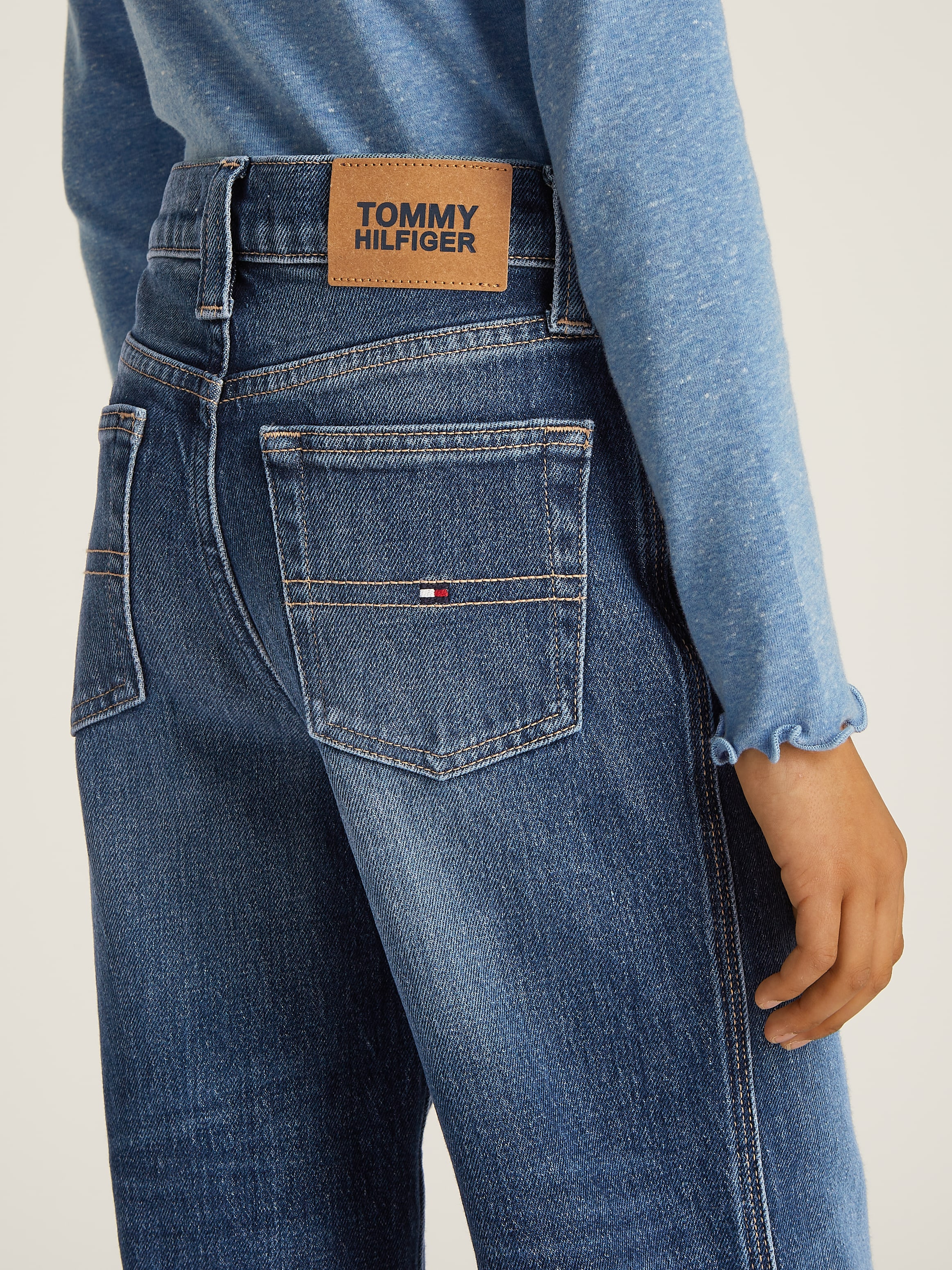 Tommy Hilfiger Weite Jeans »MABEL DARK WASH«, mit Logostickereien