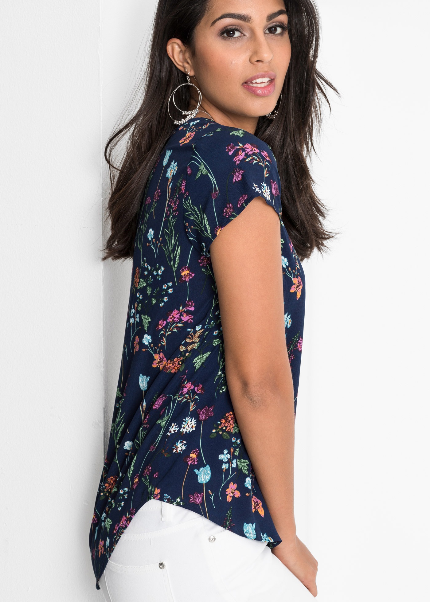 Shirtbluse BONPRIX, Damen, Gr. 44, mitternachtsblau geblümt, Web, Obermaterial: 100% Polyester, regular fit, Blusen, figurumspielende Passform, für Frühjahr und Sommer, aus Polyester 2