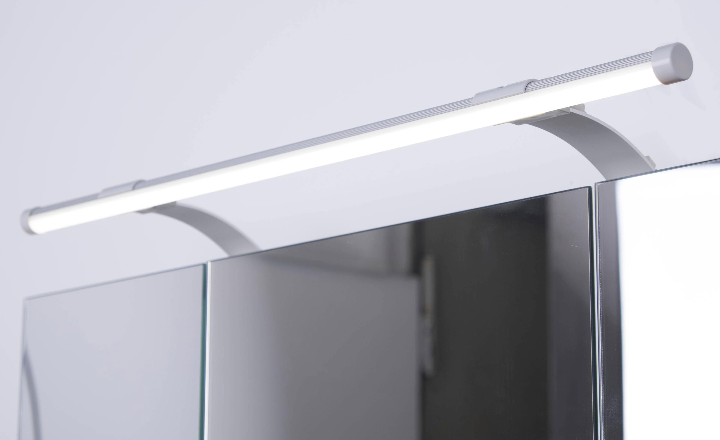 Schildmeyer Spiegelschrank »Dorina, mit höhenverstellbaren Glasböden«, Breite 70 cm, 3-türig, LED-Beleuchtung, Schalter-/Steckdosenbox