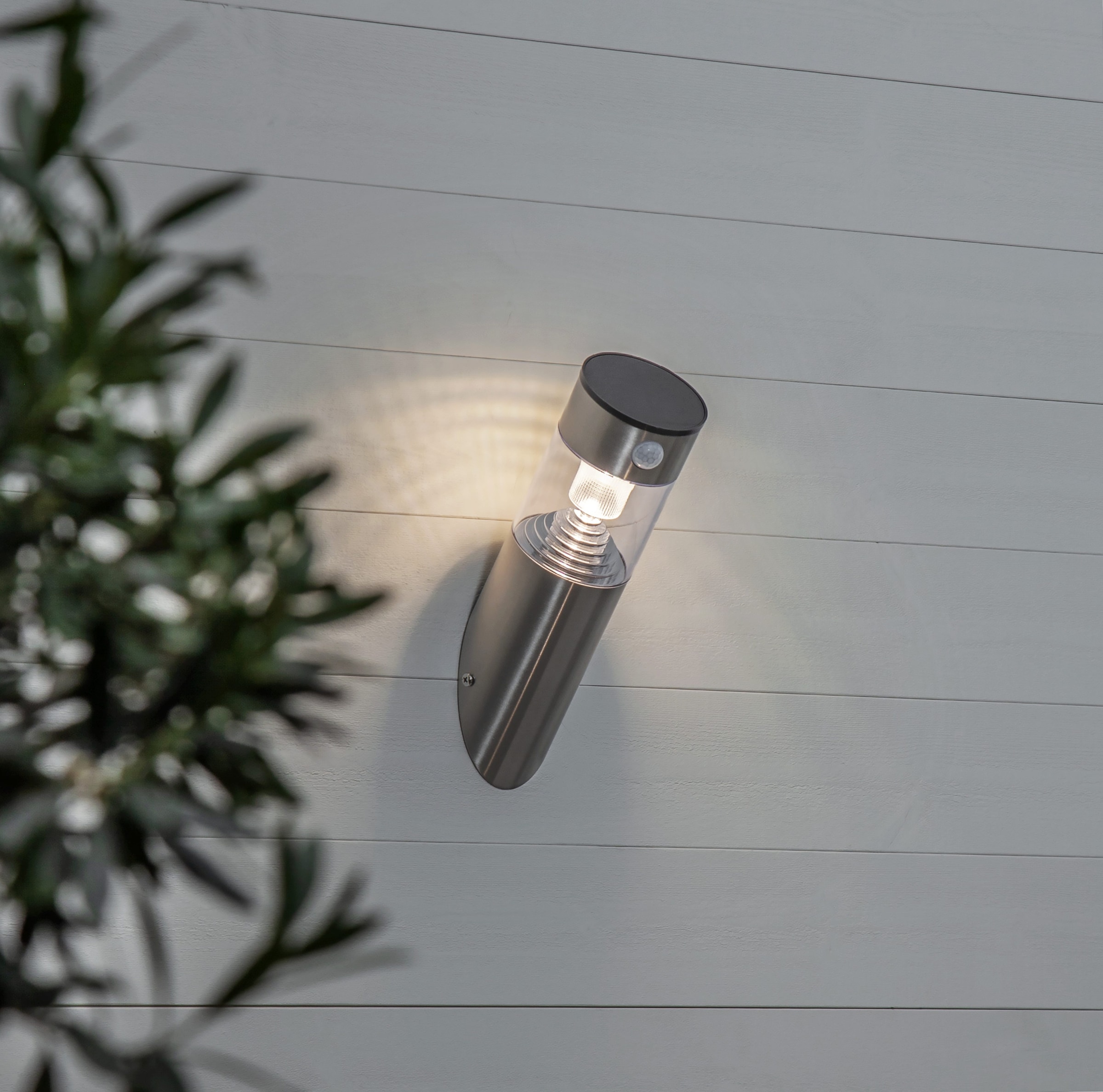 Parforce Traditional Hunting LED Solarleuchte »Solar-Wandleuchte Marbella« LED-Board 1 Stk. Warmweiß Bewegungs- und Dämmerungssensor, 80 lm bei Bewegung, 10 lm Dauerlicht