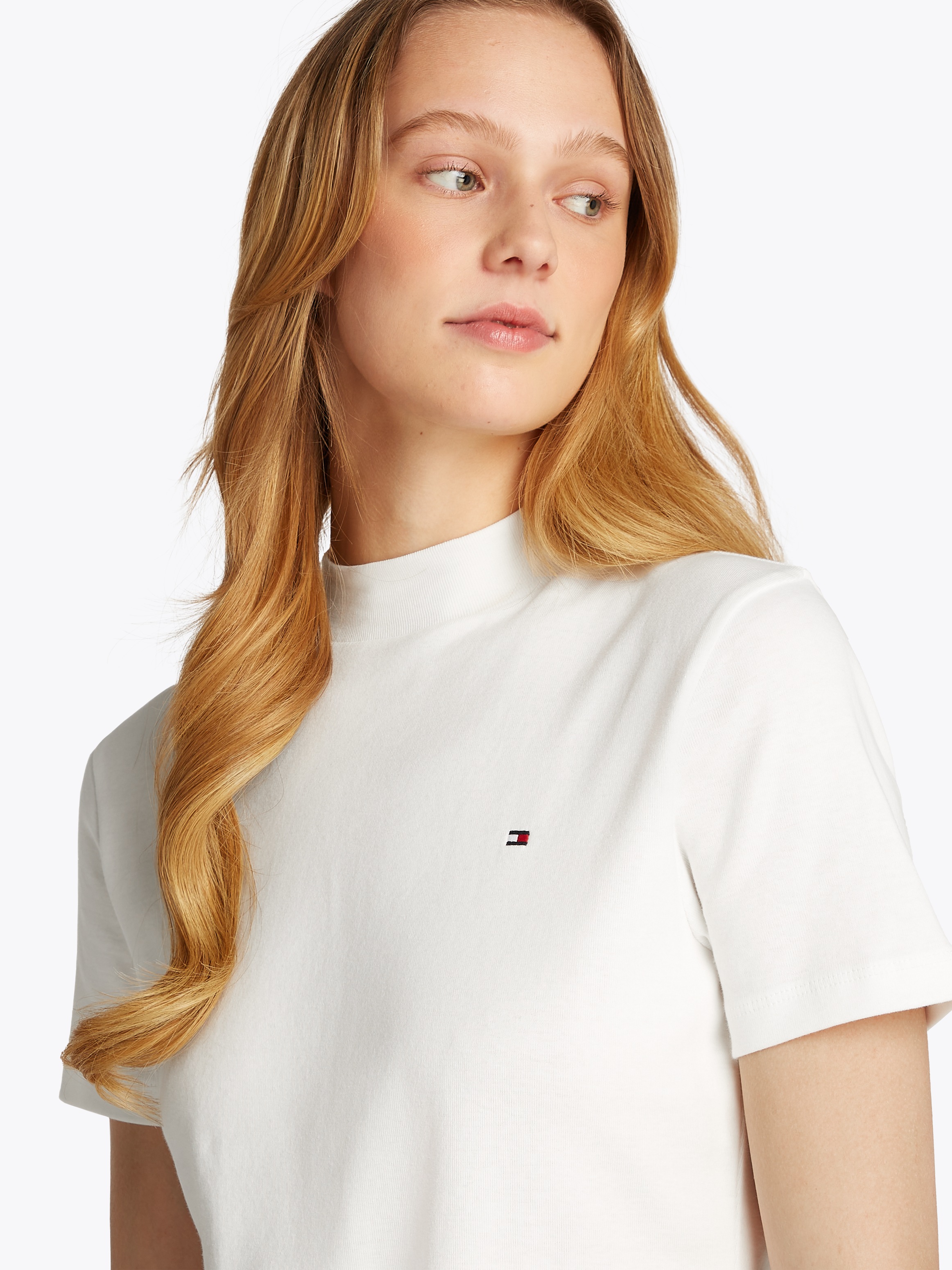 Tommy Hilfiger Stehkragenshirt »NEW CODY SLIM CROP MOCK-NK«, mit Logostickerei