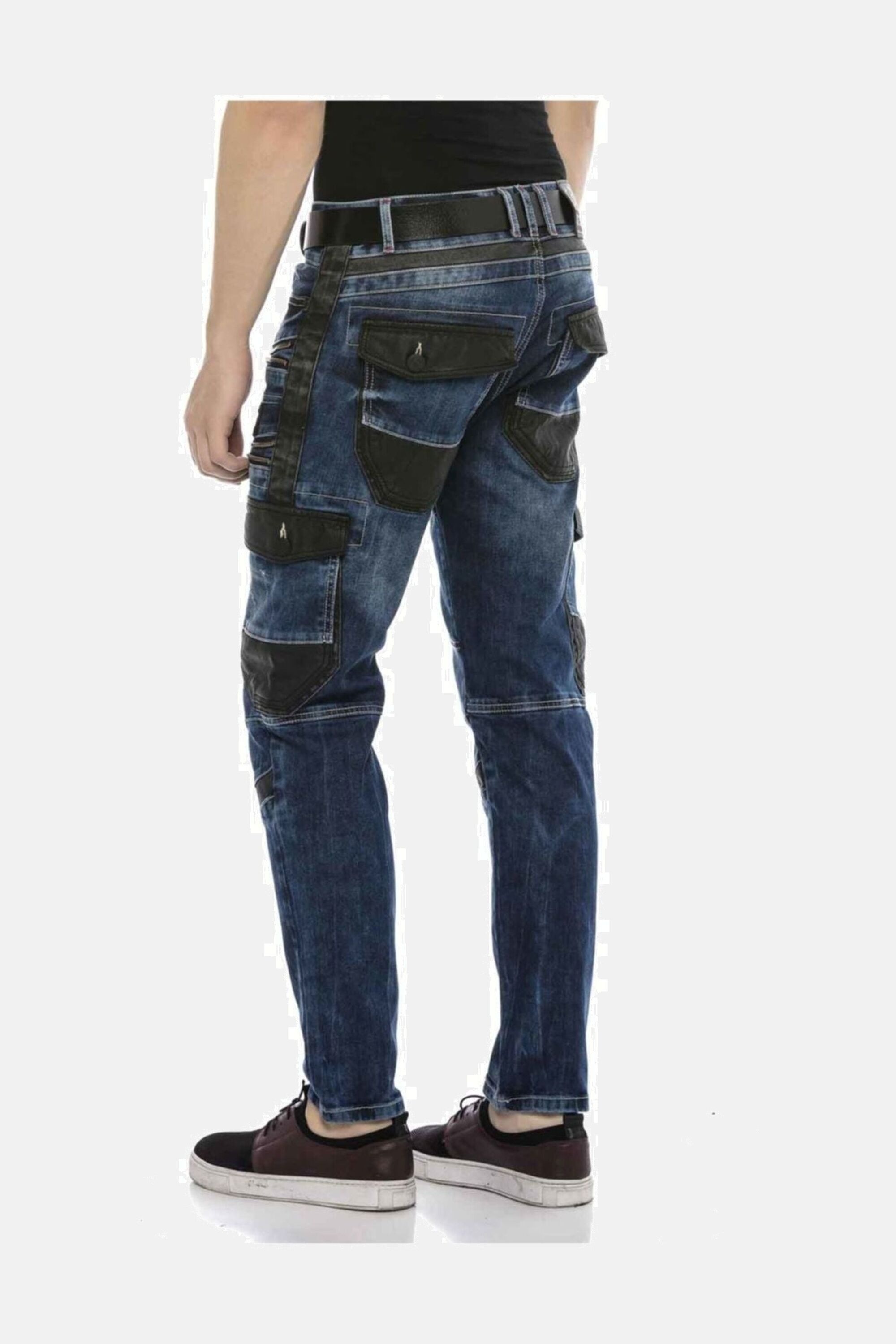 Cipo & Baxx Regular-fit-Jeans »DENIM«, bequeme Jeans mit auffälligen Applikationen, CD586