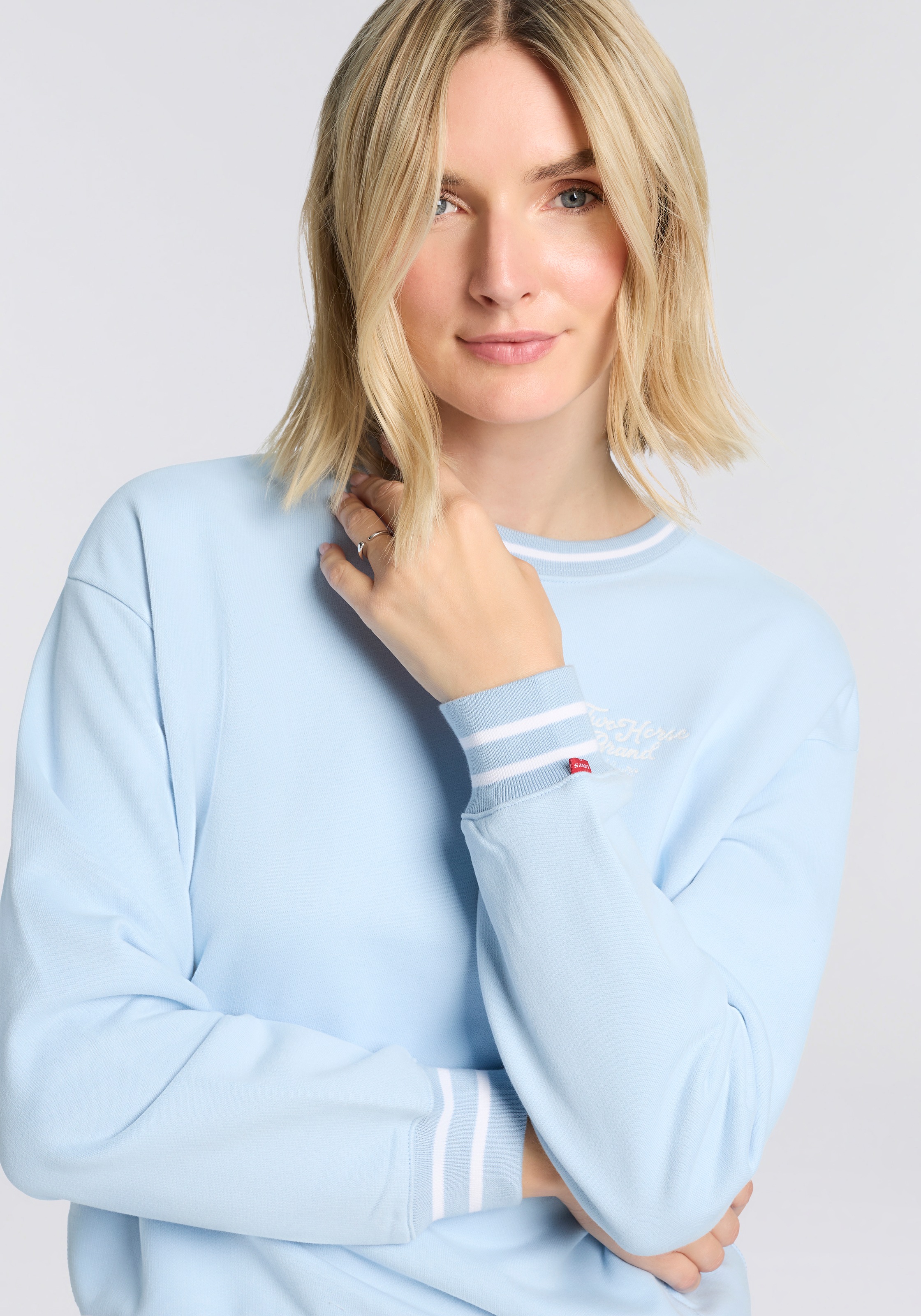 Levi's® Sweatshirt »GR HERITAGE SPORT«, mit Stickerei im Front- und Rückenbereich