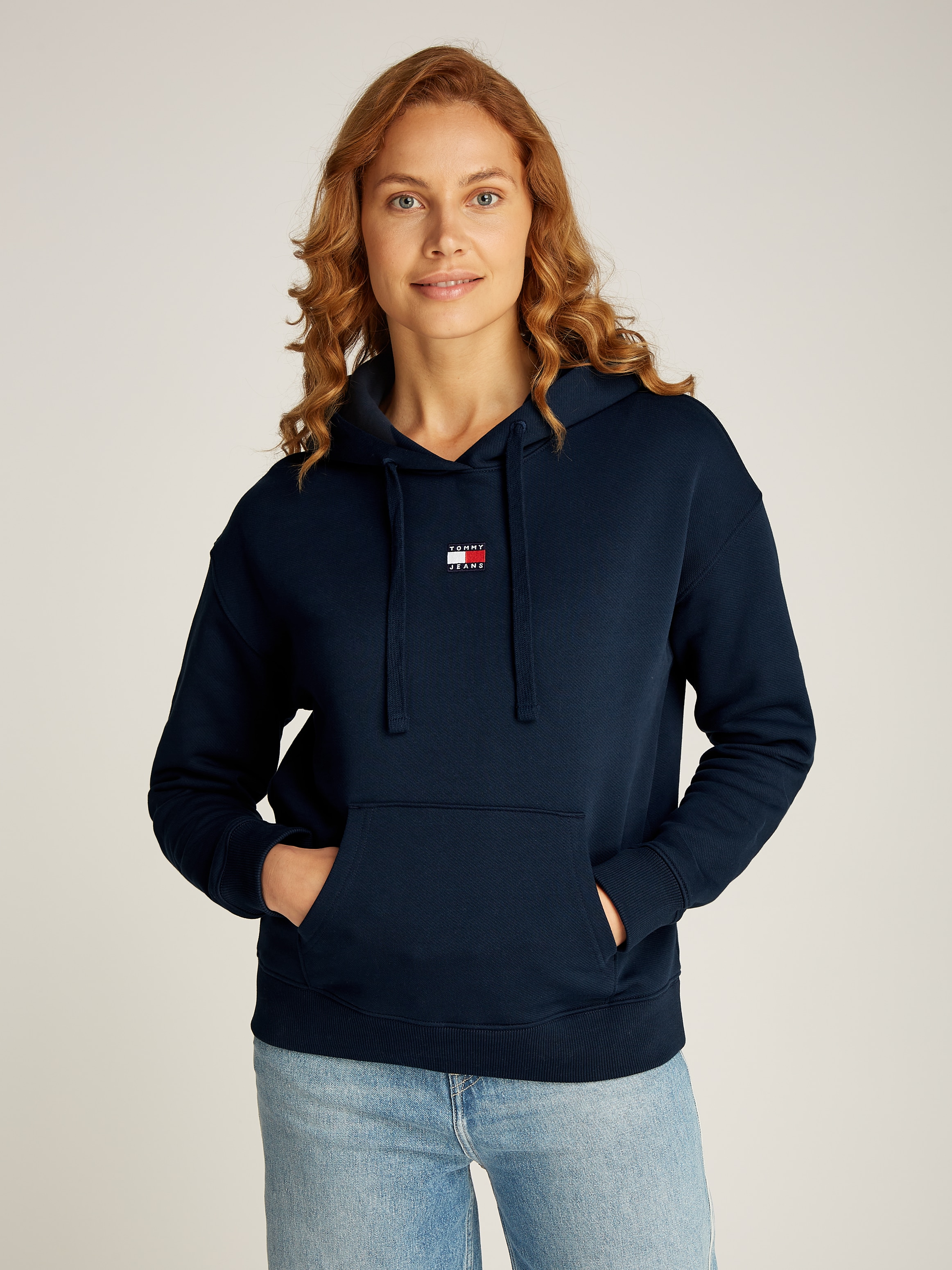 Kapuzensweatshirt »TJW BXY BADGE HOODIE«, mit Logostickerei