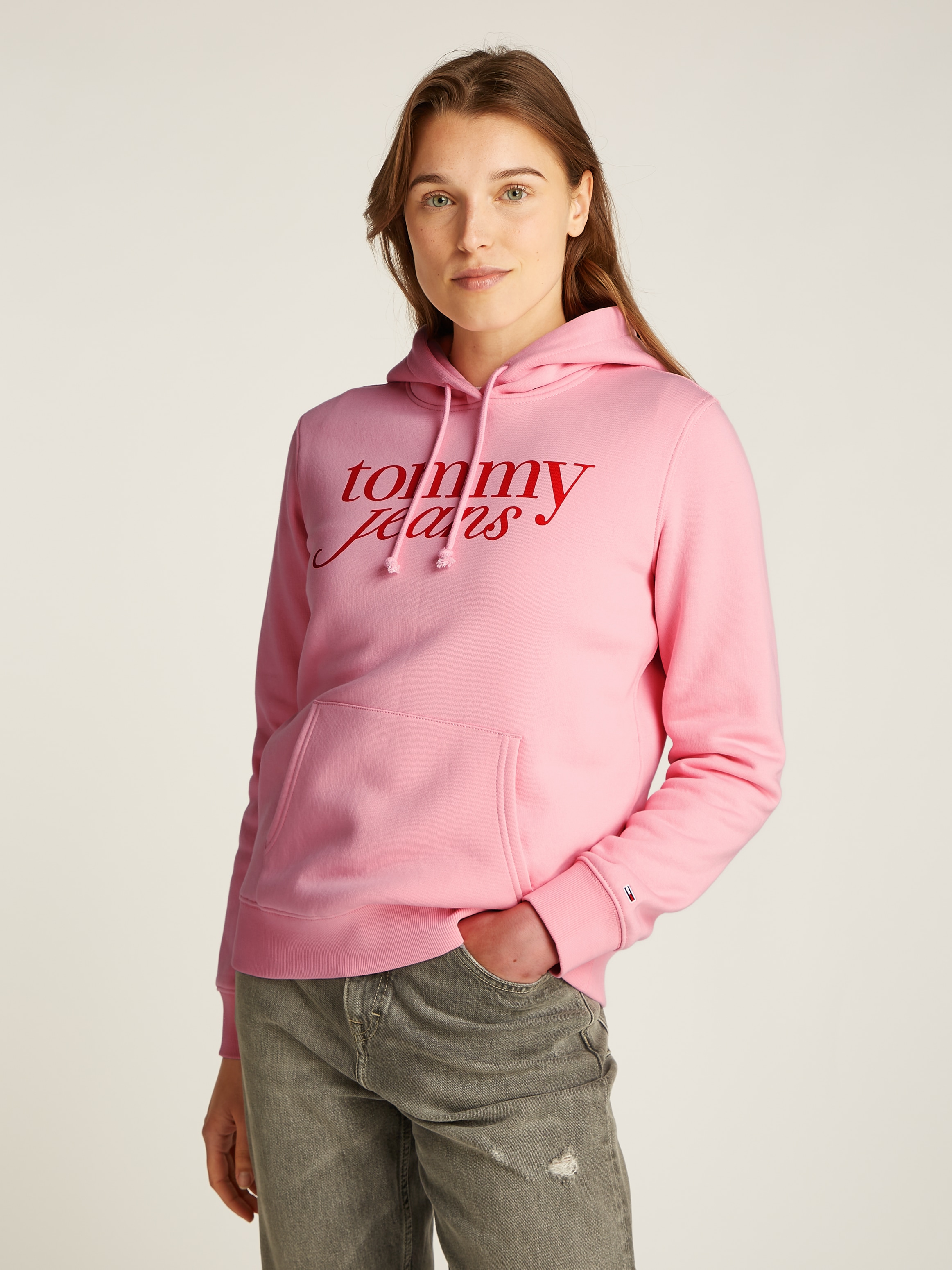 Tommy Jeans Hoodie "TJW REG ESS LOGO HOODIE EXT", mit Logodruck, Stickerei günstig online kaufen