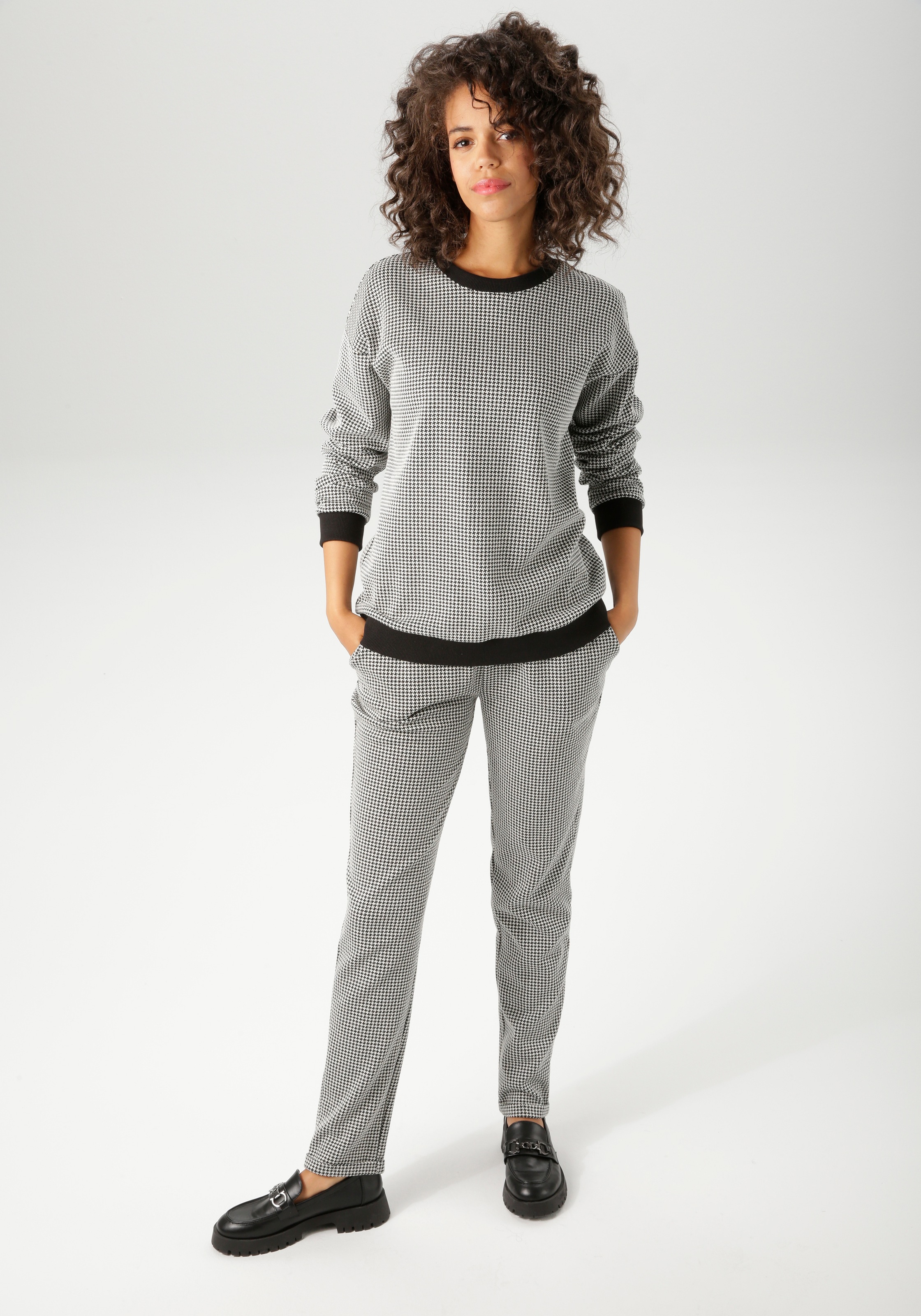 Aniston CASUAL Sweatshirt, mit trendigem Hahnentritt-Muster - NEUE KOLLEKTION
