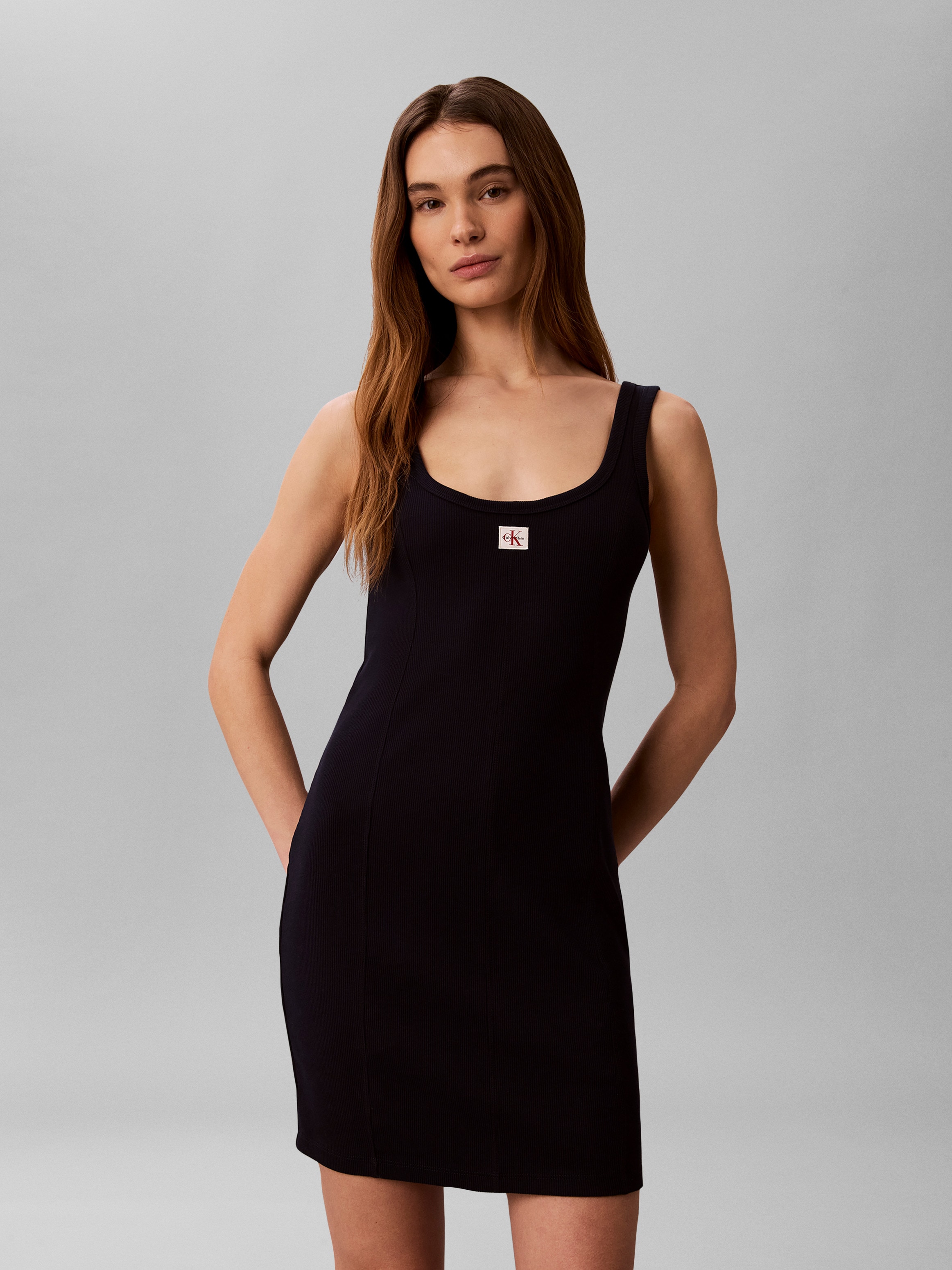 Calvin Klein Jeans Minikleid "WOVEN LABEL BABY RIB MINI" Ohne Tasche Figurbetonte Passform mit Rundhalsausschnitt