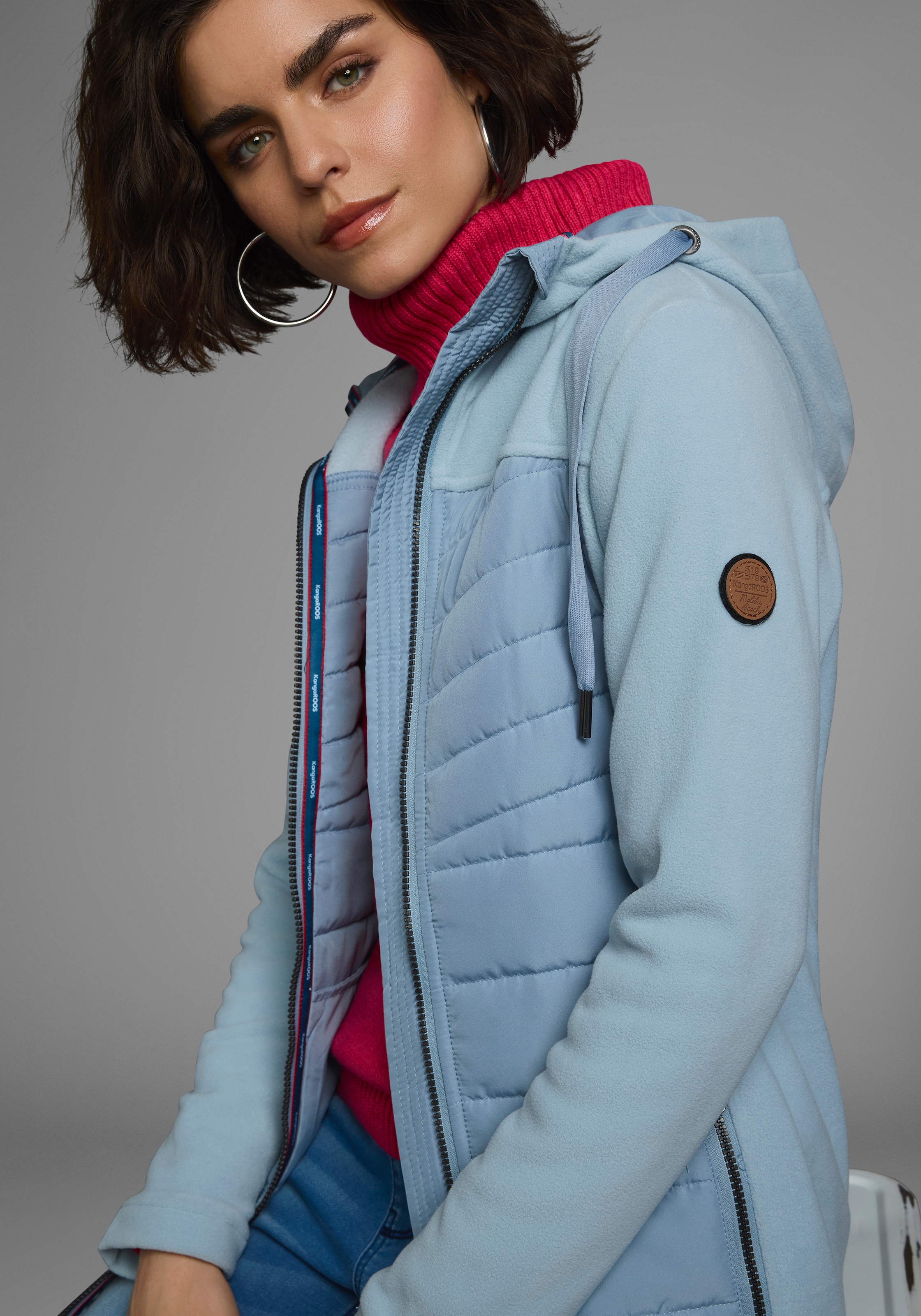 KangaROOS Langjacke, mit Kapuze, leichter Webstoff, figurbetonter Schnitt, mit Kapuze