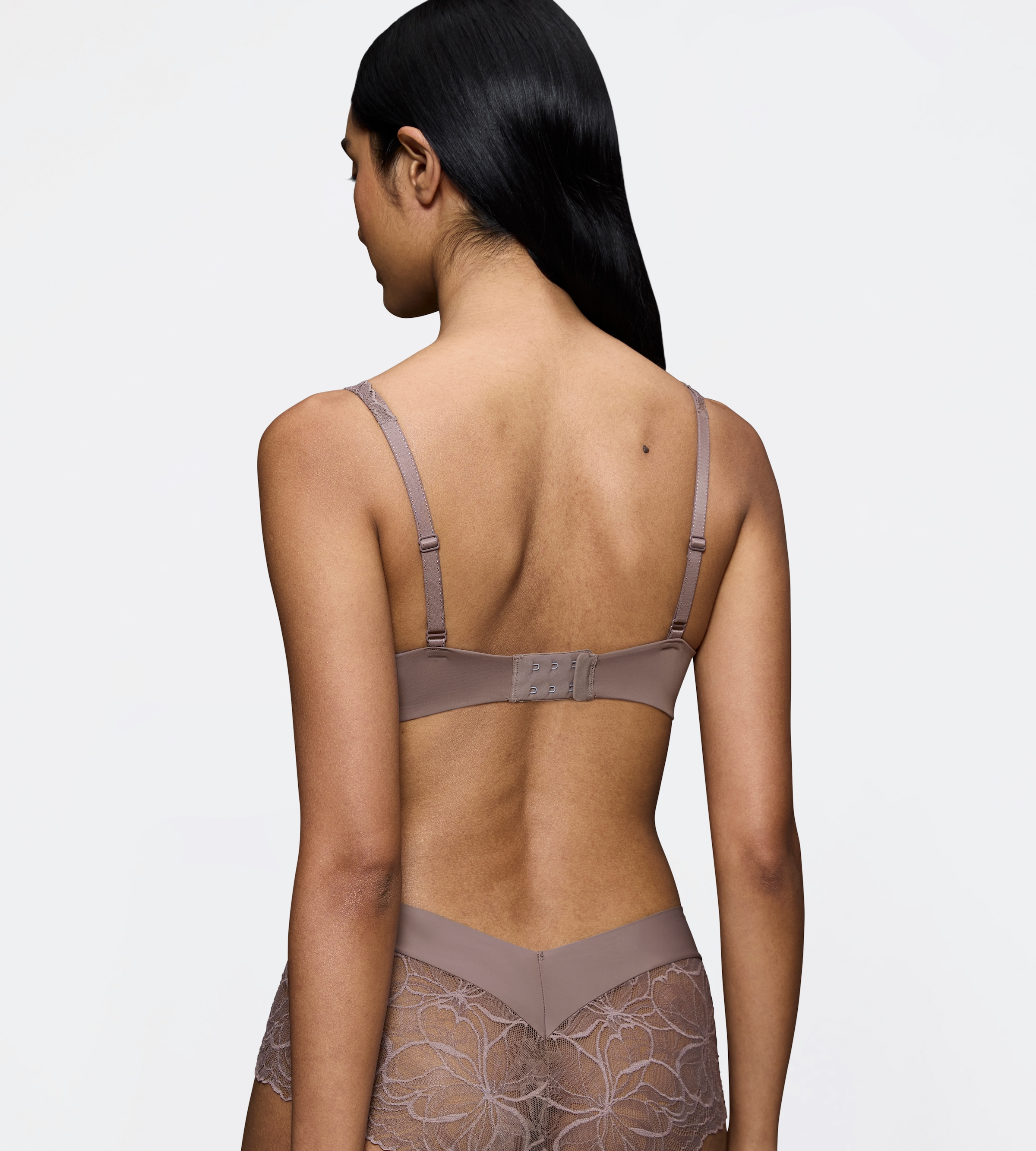 Triumph Balconette-BH »Body Make-Up Illusion Lace« feine feminine Stretch-Spitze, Microfaser, verstellbare Träger