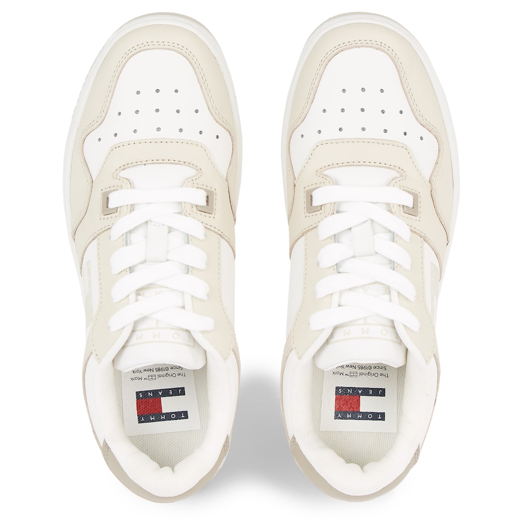 Tommy Jeans Plateausneaker »TJW RETRO BASKET TONAL LOGO«, mit seitlicher Logoflagge, Freizeitschuh, Halbschuh, Schnürschuh