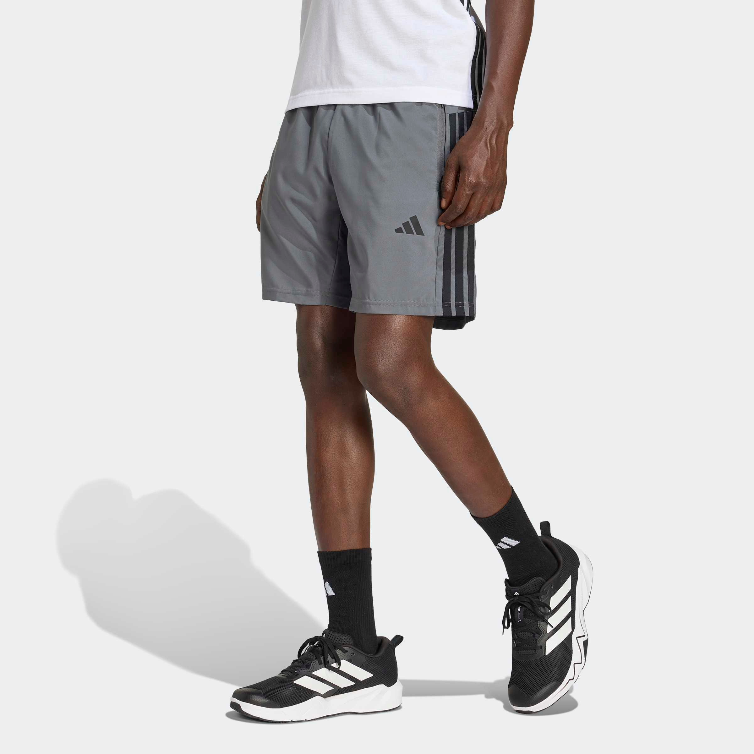adidas Performance Shorts "WORKOUT ESSENTIALS BASE 3 STRIPES WOVEN" für Fitness und Sportmode, normal-weite Passform