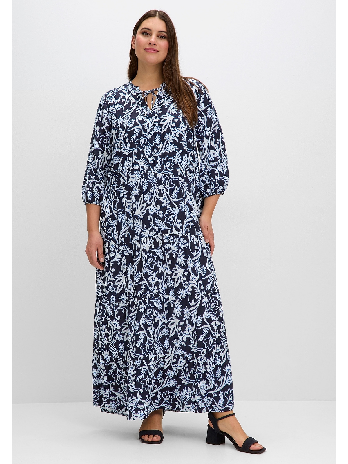 Sheego Maxikleid "Große Größen", mit floralem Druck und gestuftem Rock günstig online kaufen