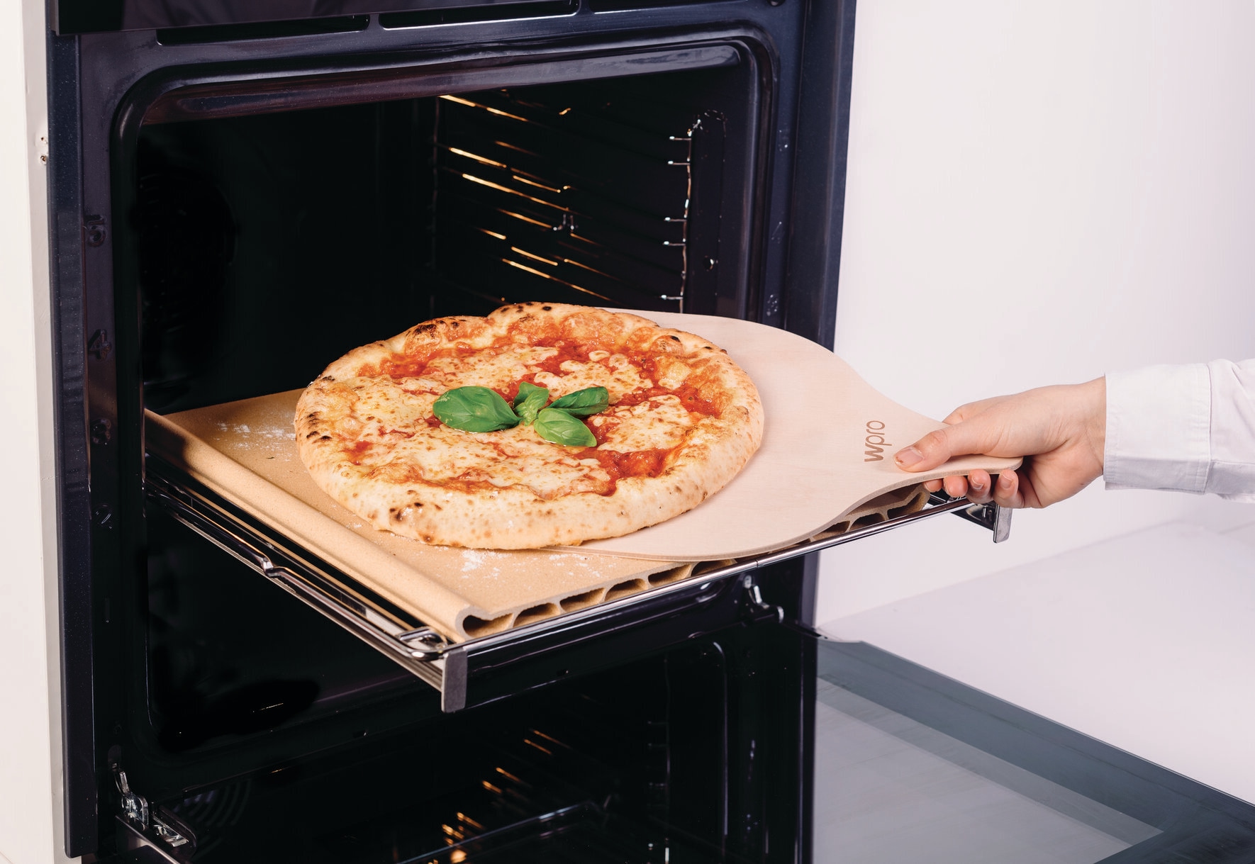 BAUKNECHT Backofen »BBI7 310C PIZZA« mit 1-fach-Teleskopauszug mit Pyrolyse-Selbstreinigung 310°C Pizza-Funktion: Für Pizza in Restaurantqualität zu Hause