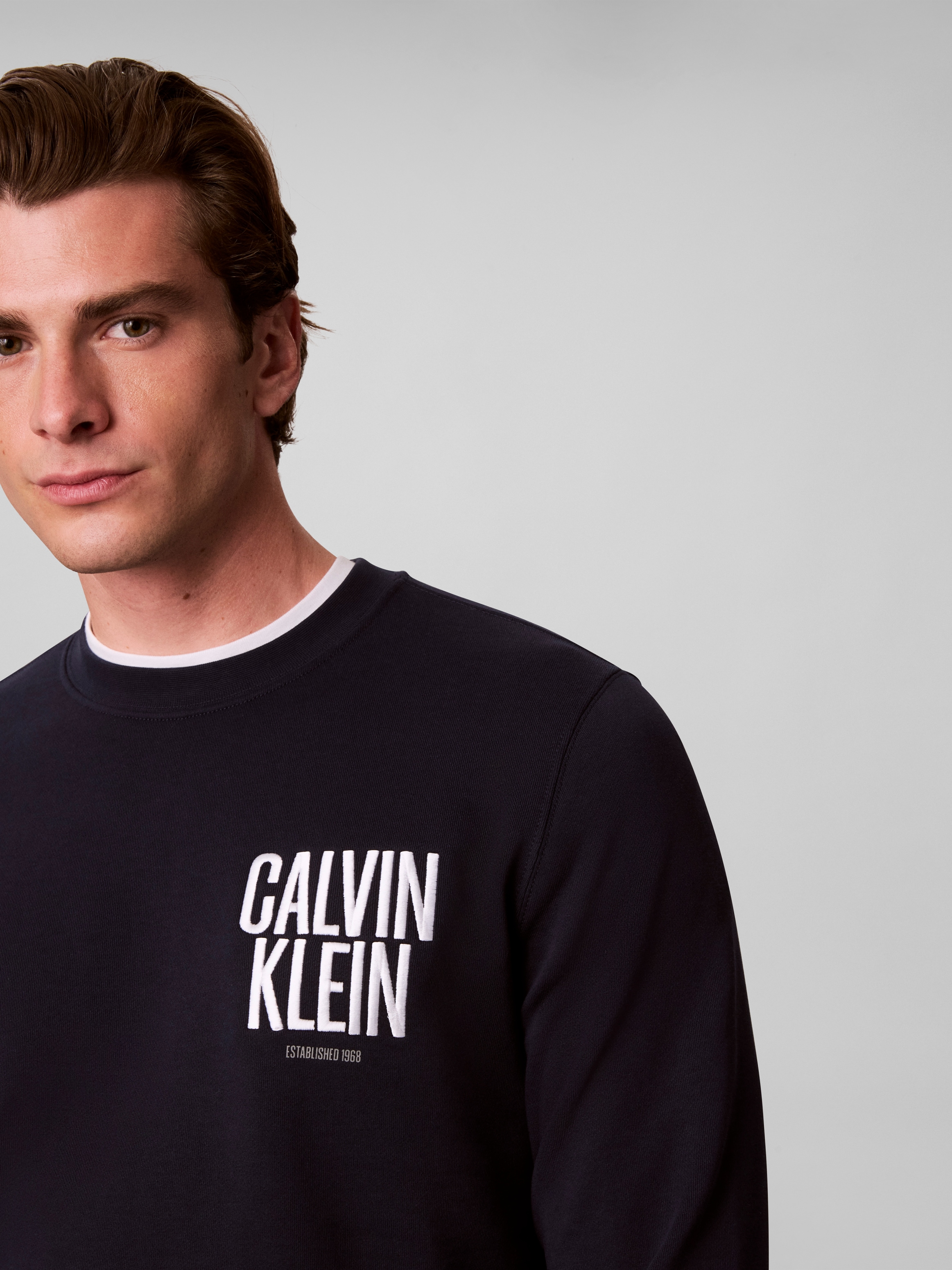 Calvin Klein Sweatshirt »BOLD CALVIN KLEIN«, Regular fit mit Markenprint
