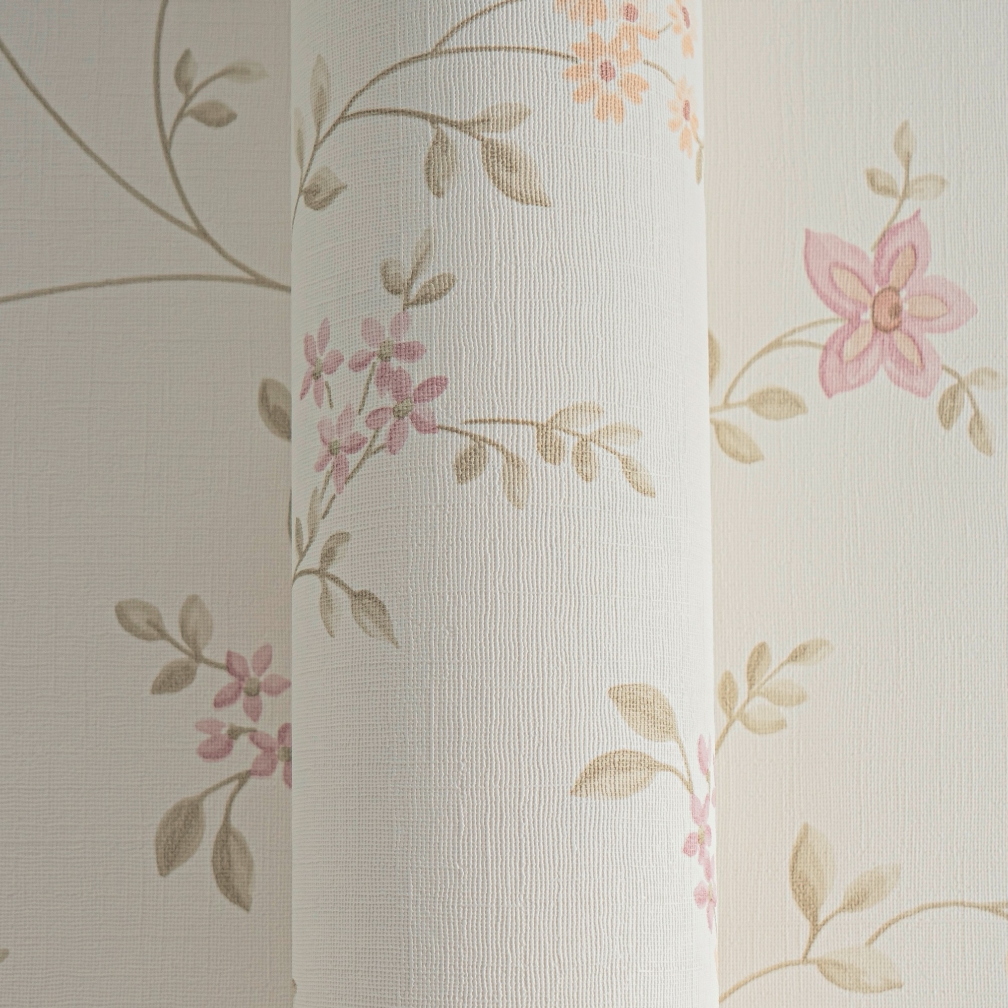 A.S. Création Vliestapete »Maison Charme Vliestapete Blümchen-Muster florale Tapete Creme«, Strukturmuster, Mustertapete floral in Blumen-Optik Weiß Grün Schlafzimmer Küche