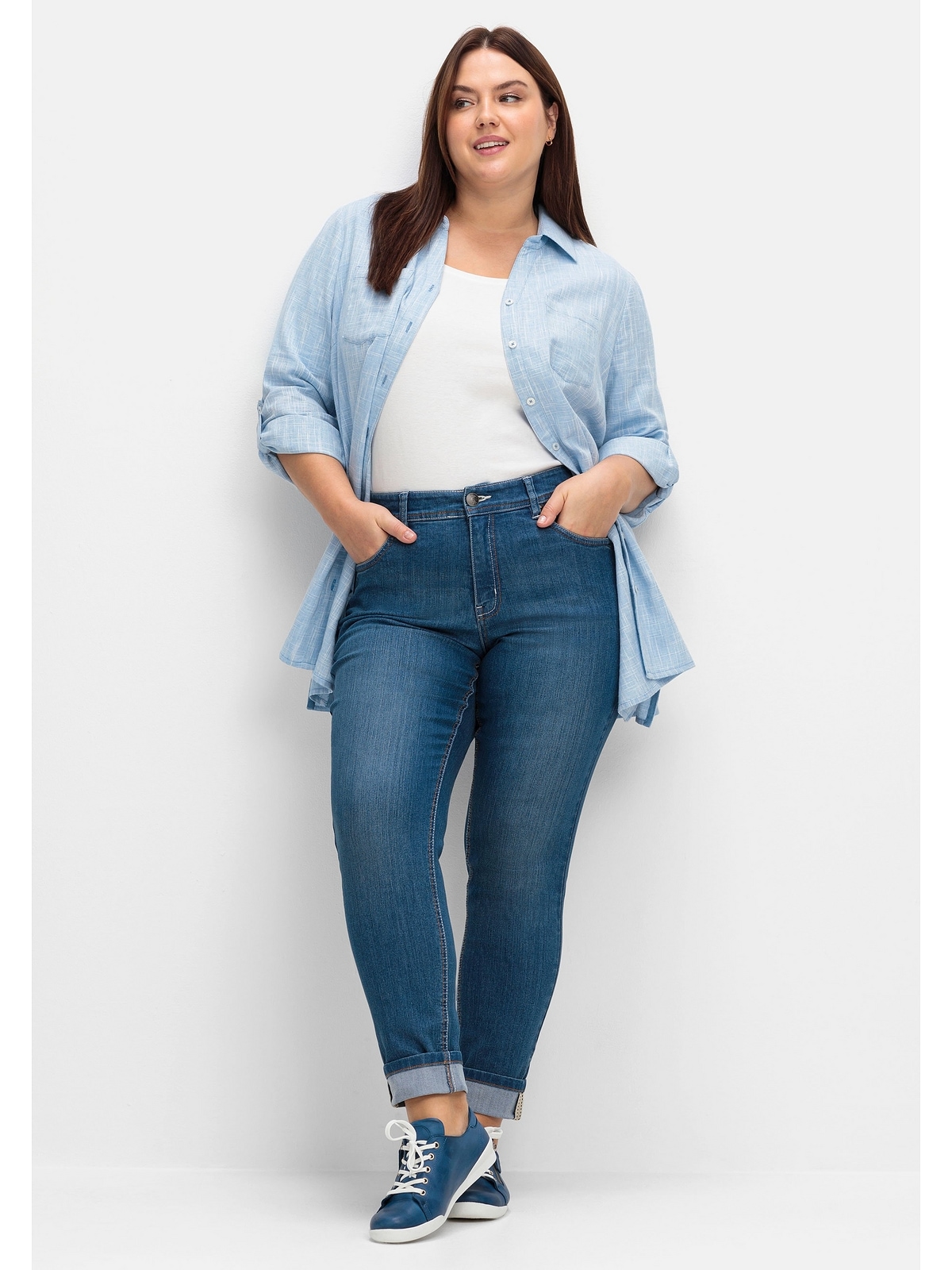 »Große | BAUR bestellen für »Die Sheego mit Kontrastnähten zweifarbigen Stretch-Jeans Schmale« Größen«,