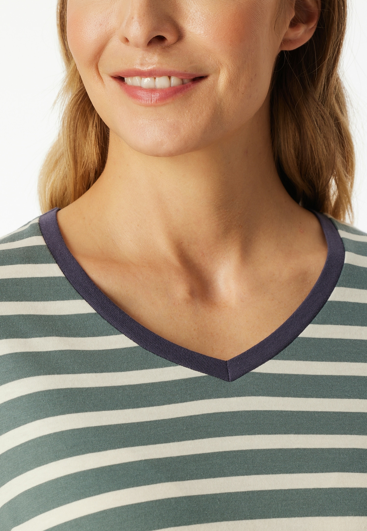 Schiesser Schlafanzug »Casual Essentials«, (2 tlg.), Baumwolle, V-Ausschnitt, langärmelig