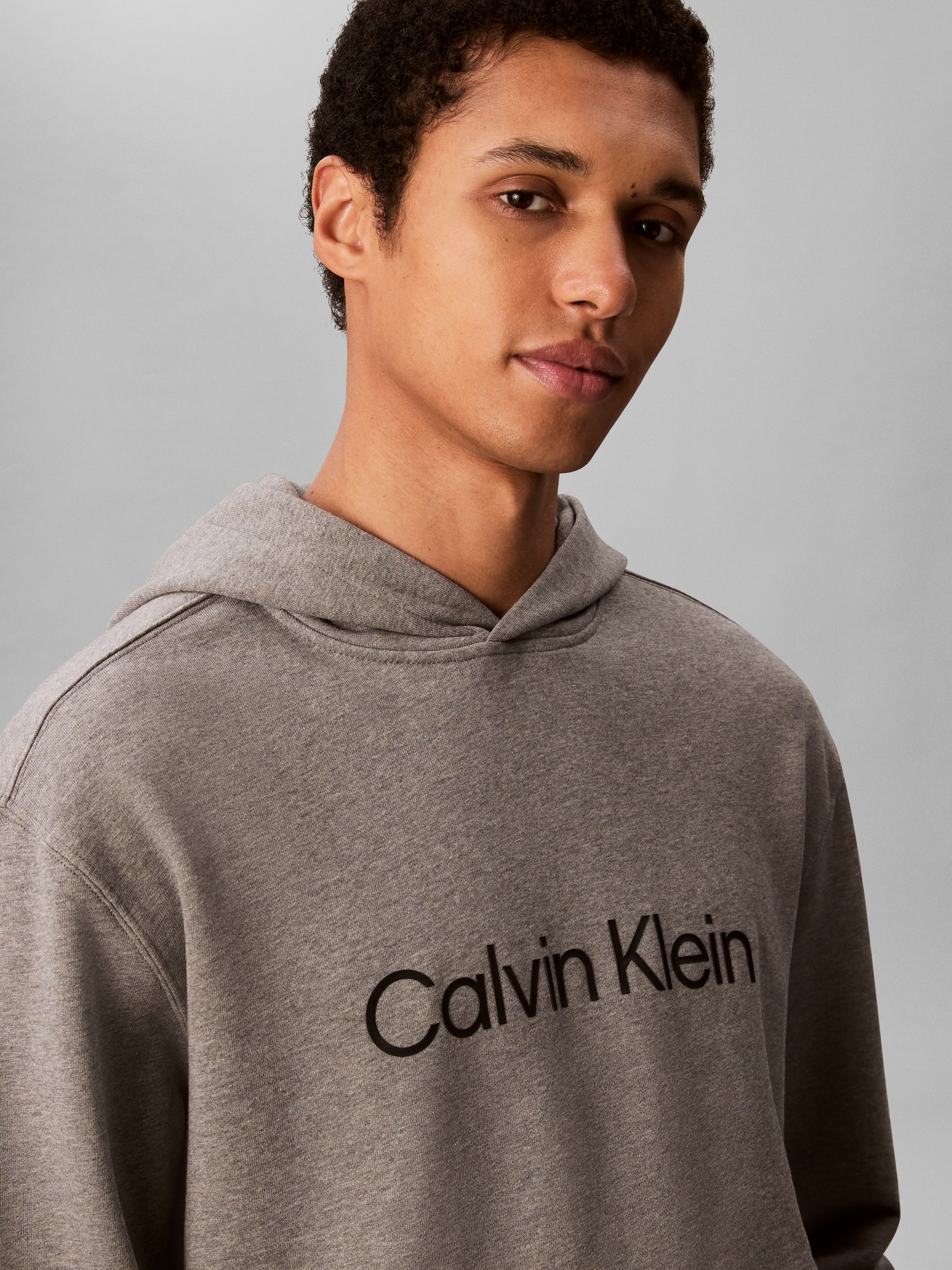 Calvin Klein Kapuzensweatshirt »LS EU STANDARD LOGO 350TERRY PO«, Mit Rundhalsausschnitt, regular fit
