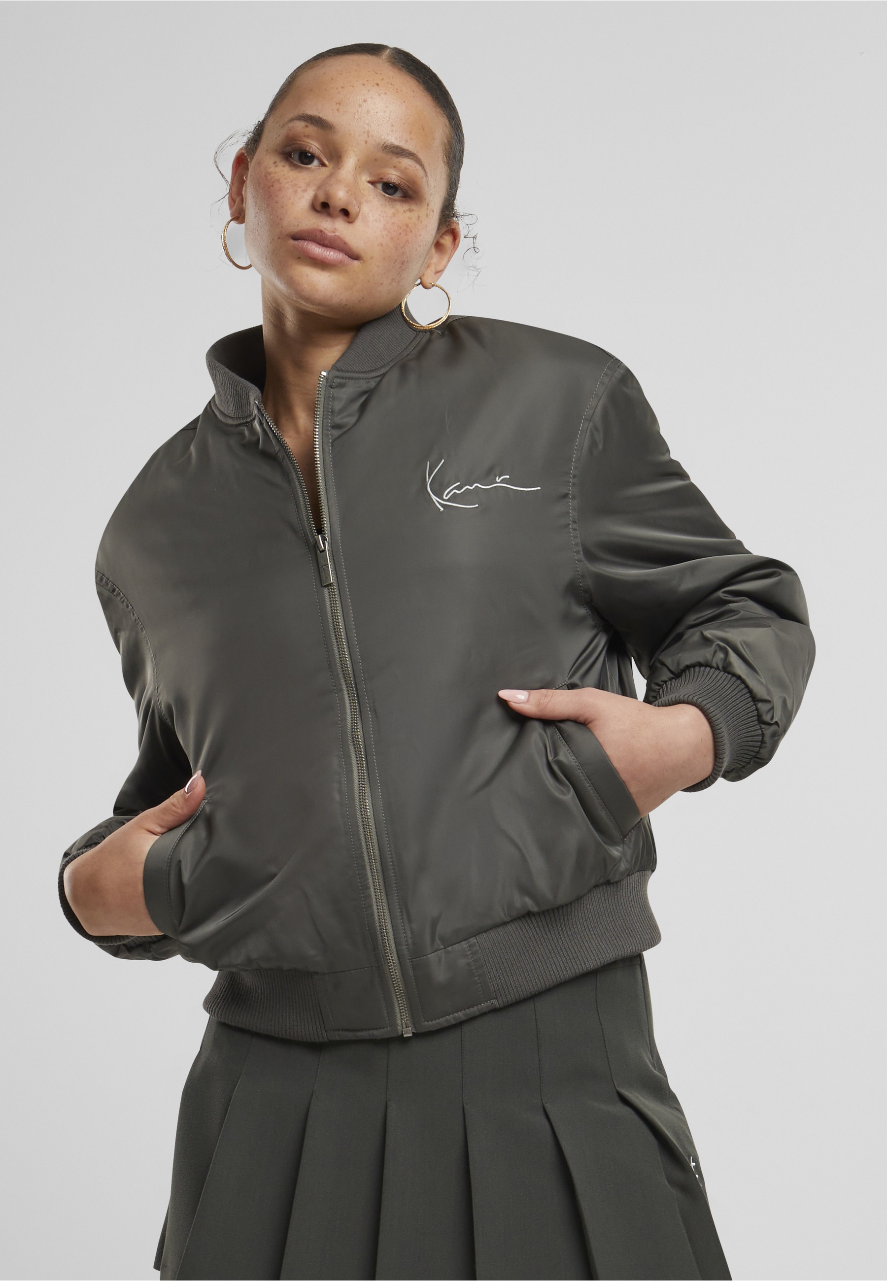 Karl Kani Bomberjacke »Karl Kani Karl Kani Chest Signature Bomber Jacket« 1 Stk. tlg. ohne Kapuze