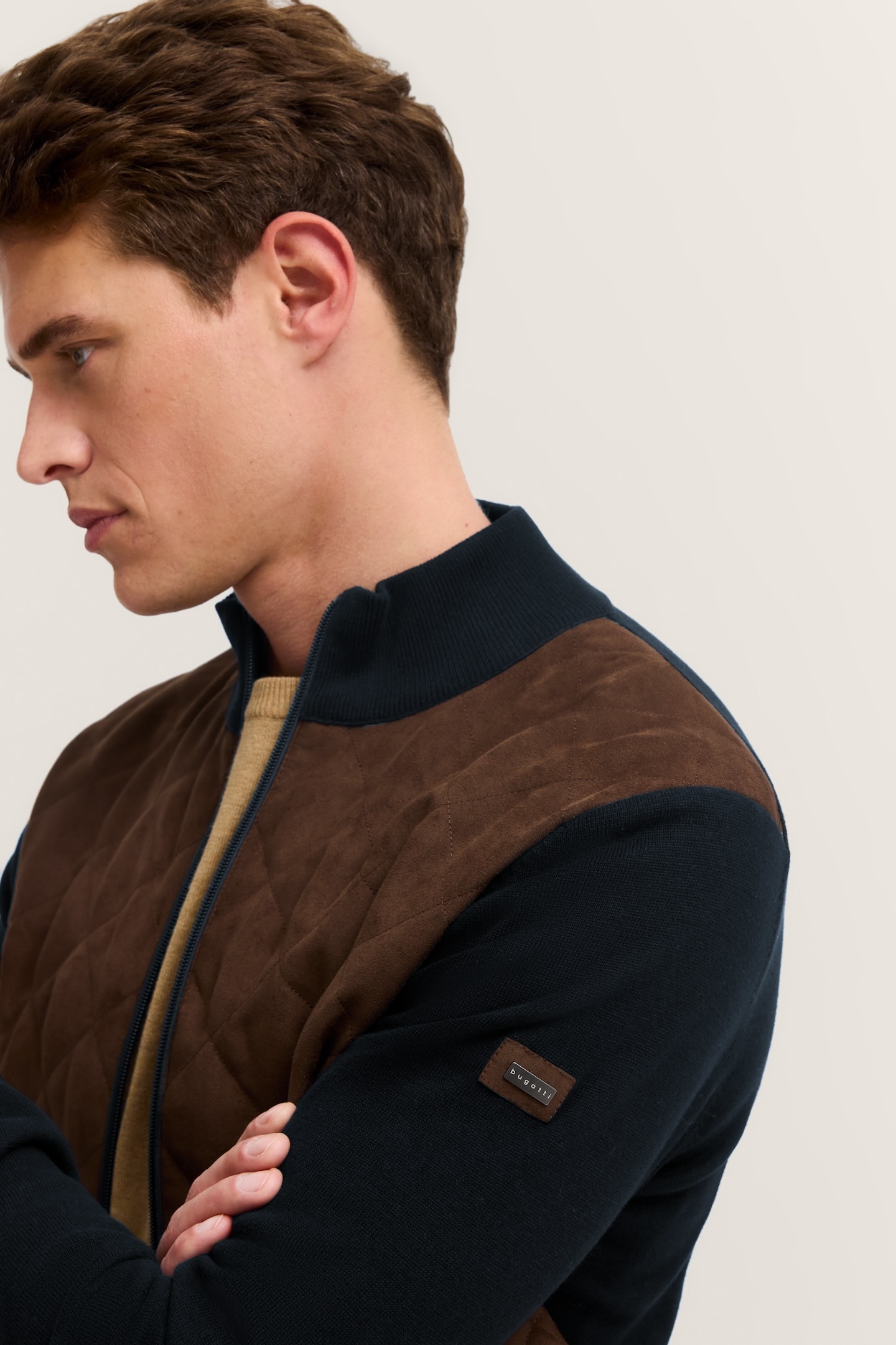 bugatti Strickjacke »Regular Fit«, mit Velour-Front & Stehkragen