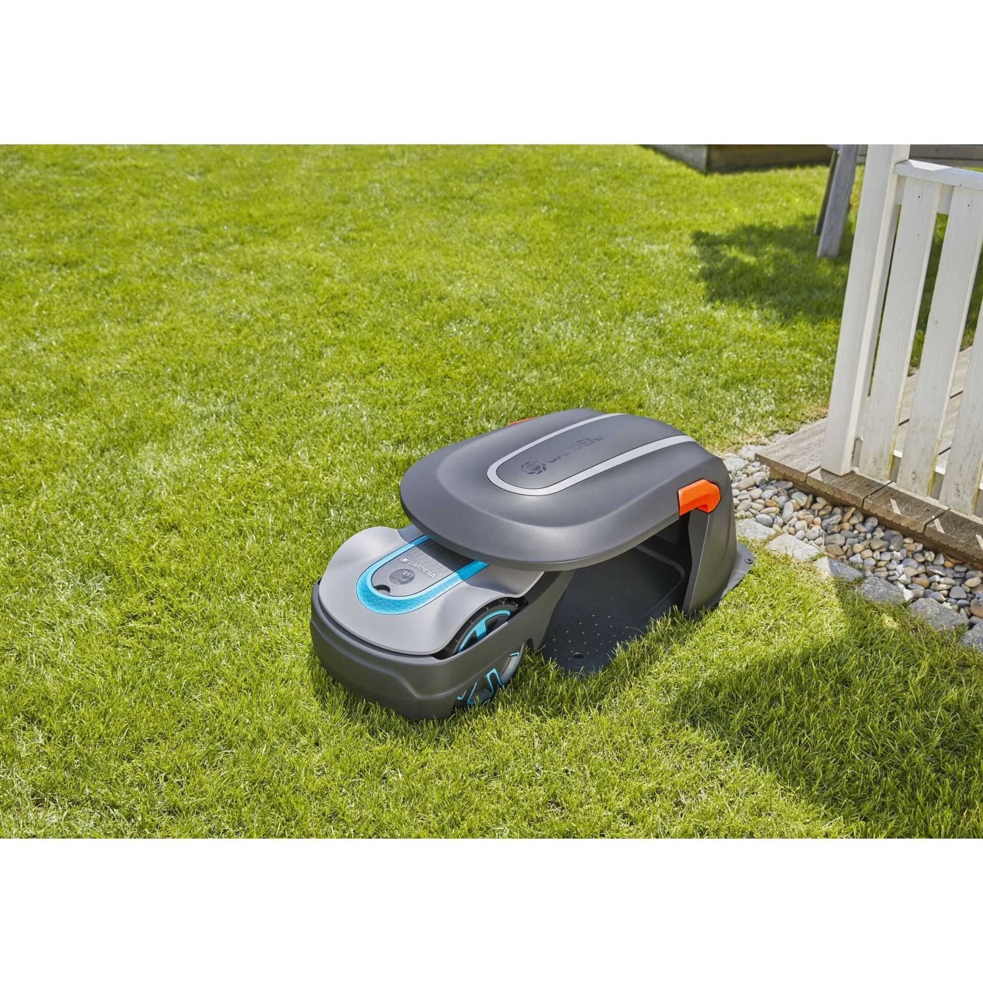 GARDENA Rasenmähroboter »»smart SILENO city« 400 m² inkl. Garage«, (Set), mit KI Technologie, Silent Mode, ideal auch bei schmalste Passagen
